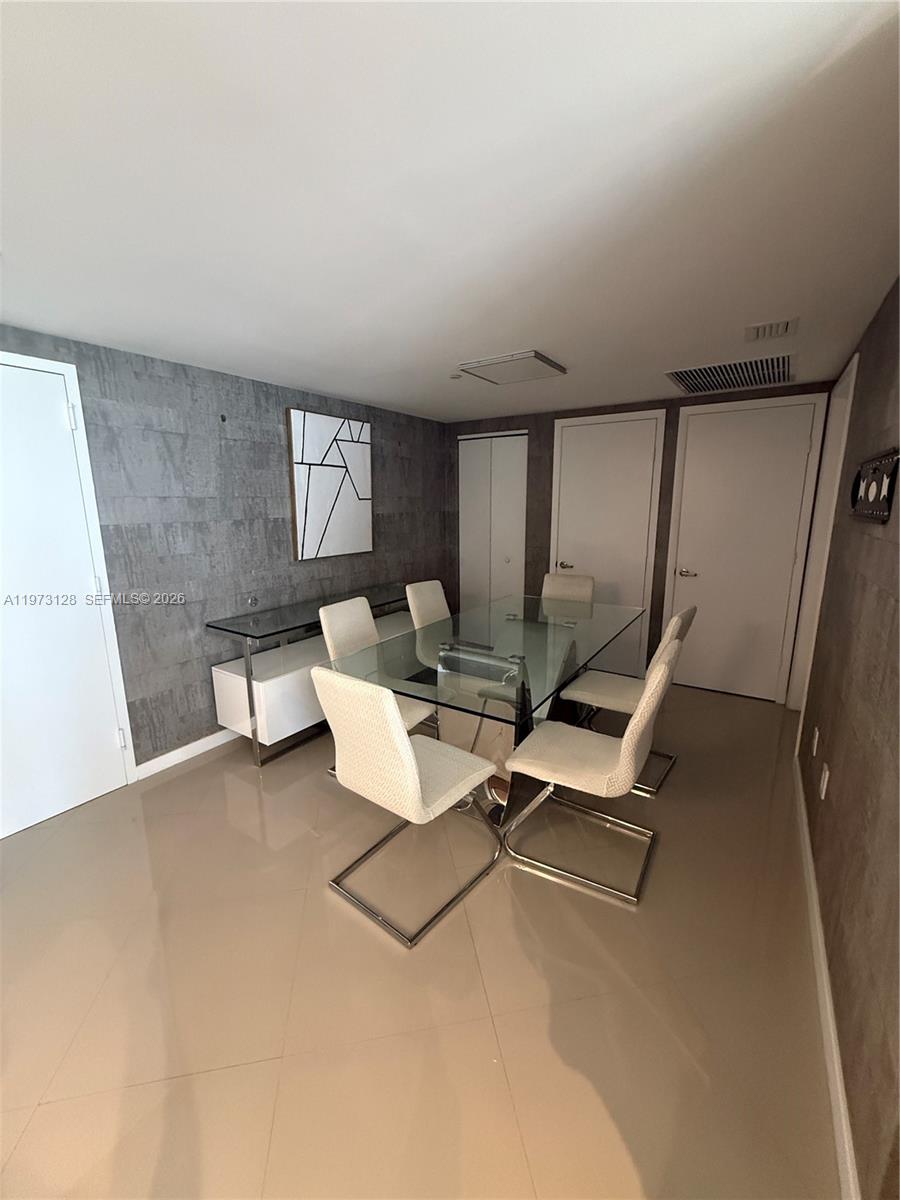 image Icon Brickell I17