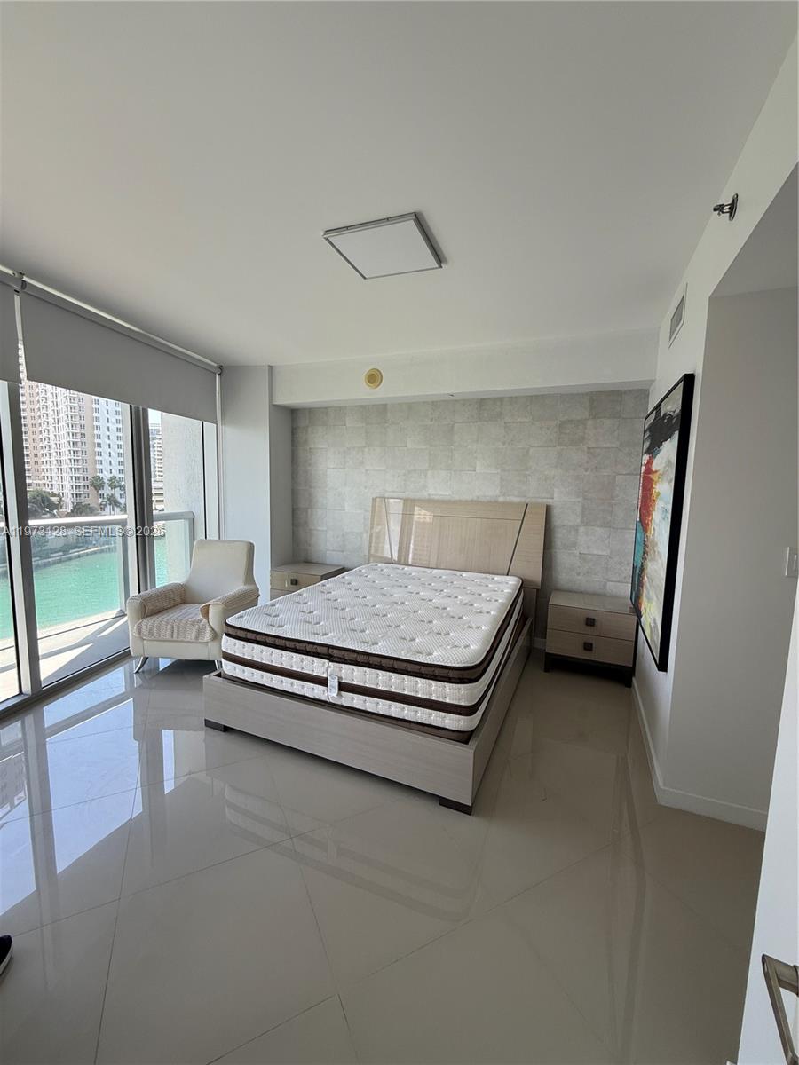 image Icon Brickell I20