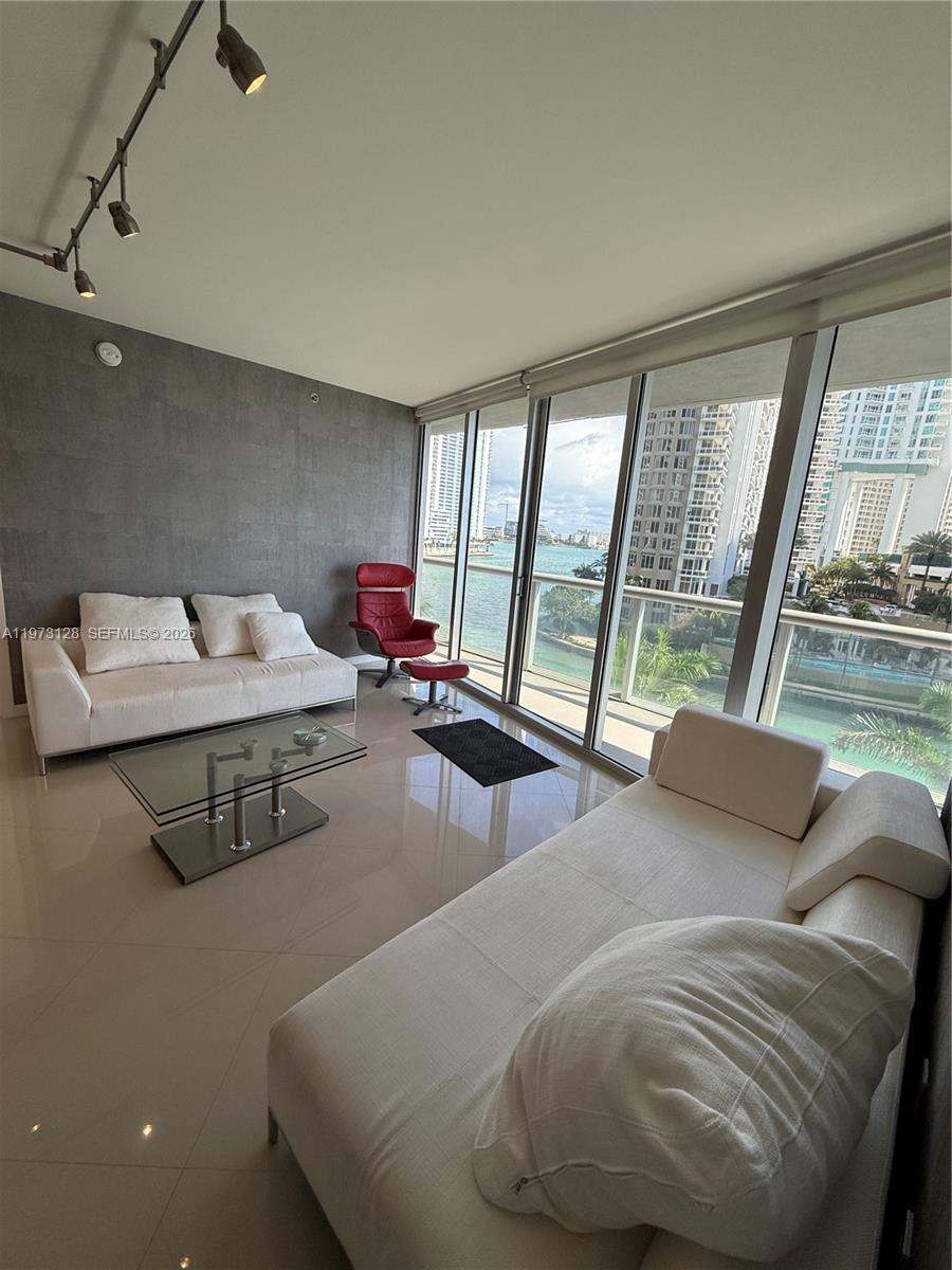 image Icon Brickell I27