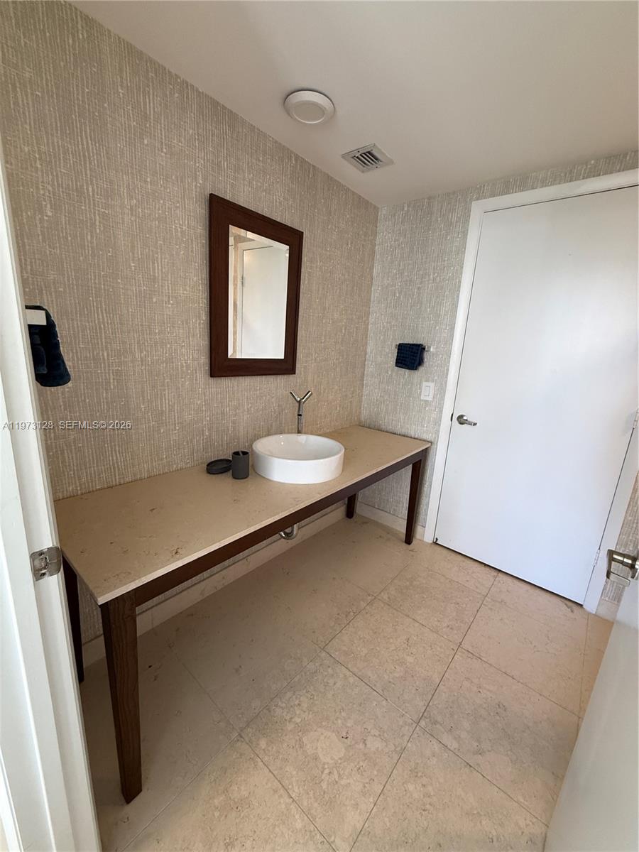 image Icon Brickell I28