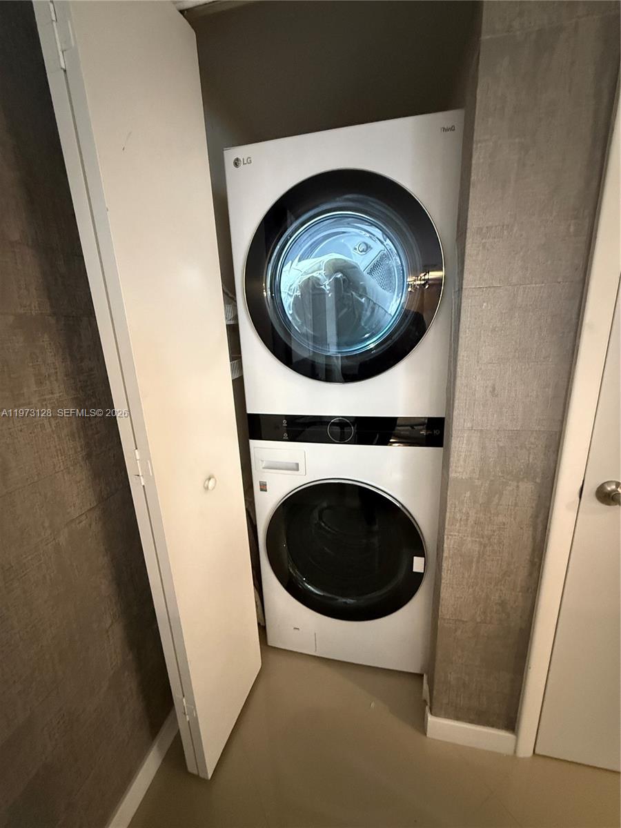 image Icon Brickell I32