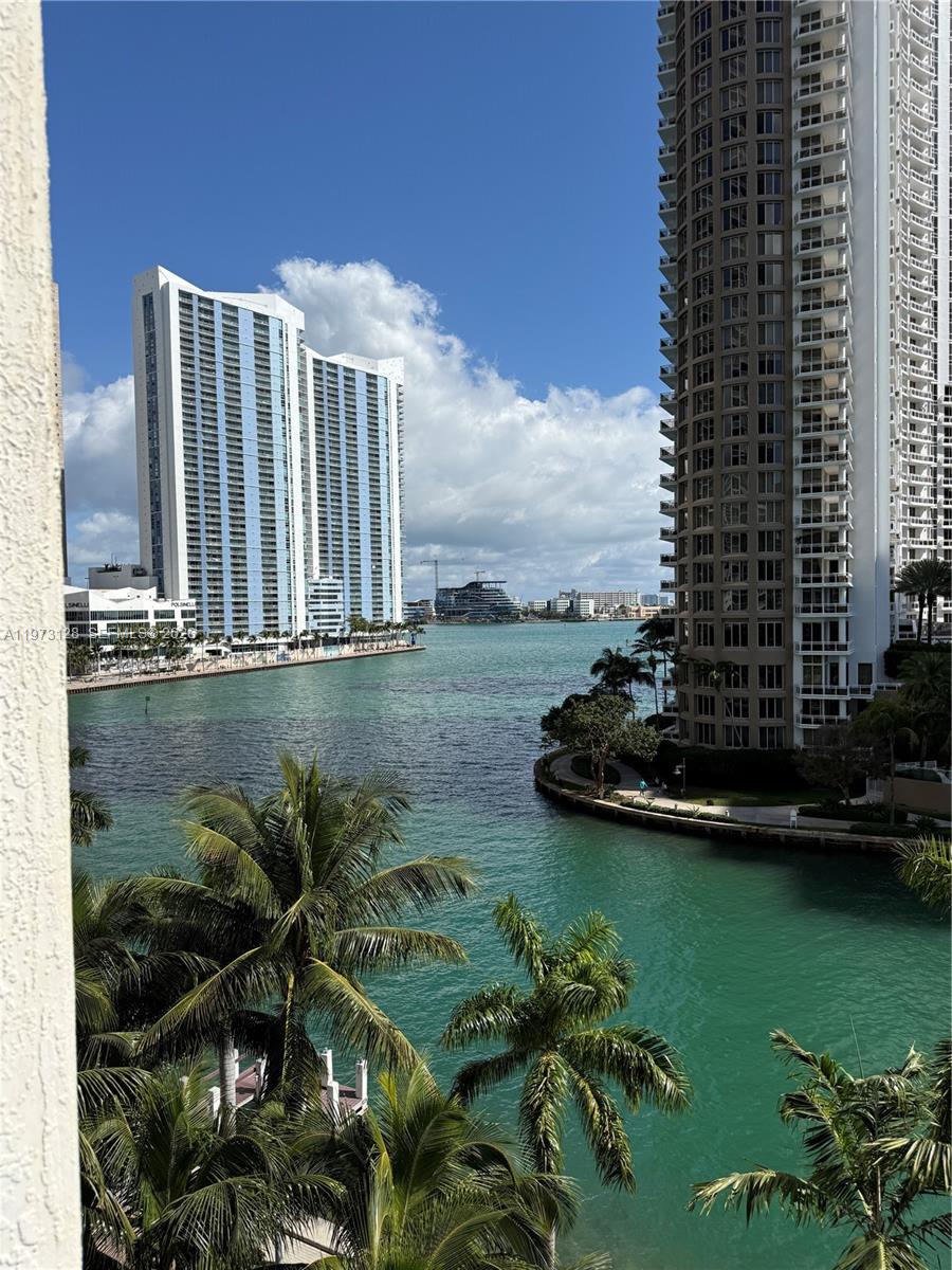 image Icon Brickell I8