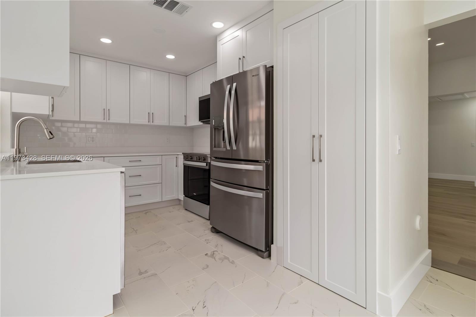 1411 Cottonwood Cir Weston, FL 33326