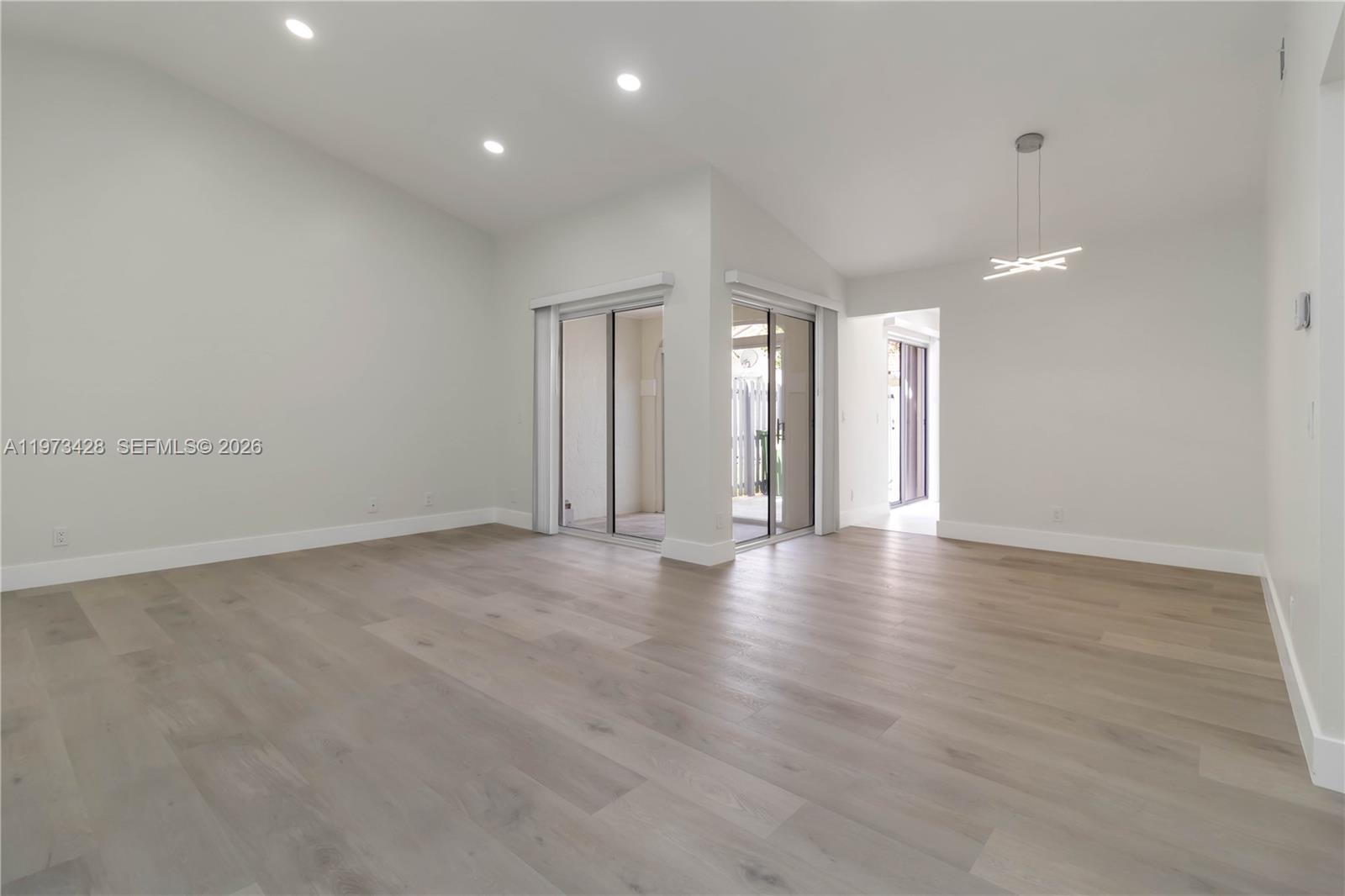 1411 Cottonwood Cir Weston, FL 33326