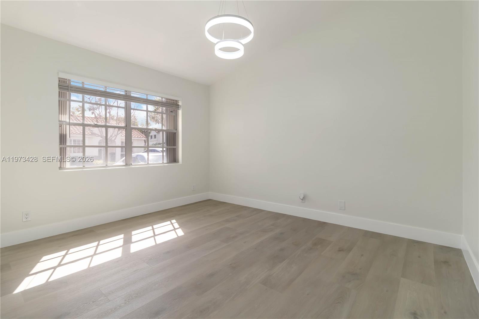 1411 Cottonwood Cir Weston, FL 33326