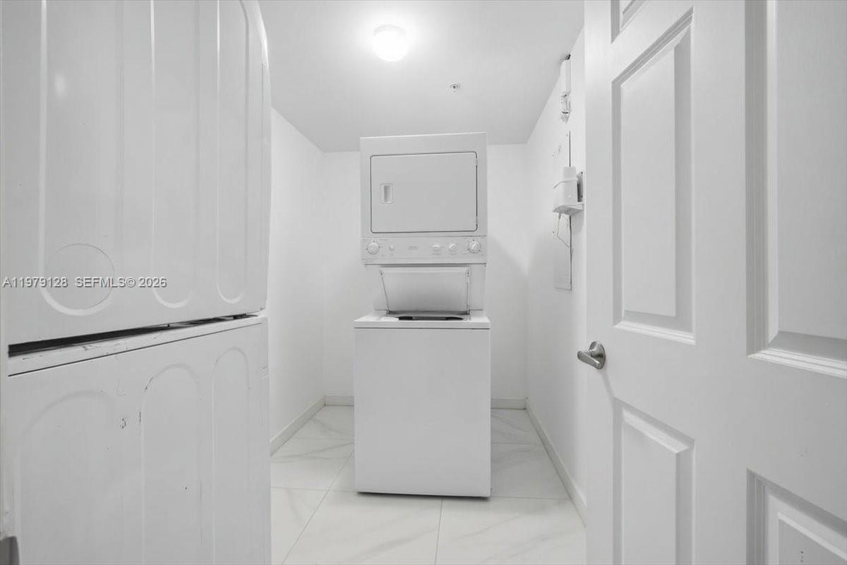 8390 SW 72nd Ave #106 Miami, FL 33143