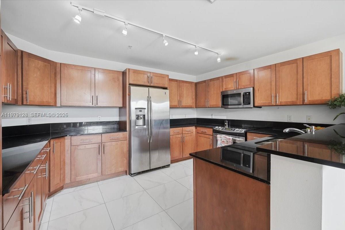 8390 SW 72nd Ave #106 Miami, FL 33143