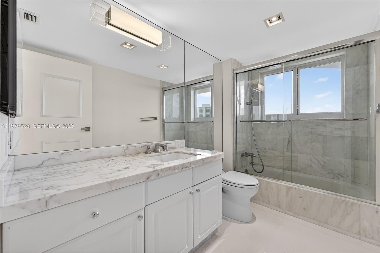 3600 Yacht Clb Dr #1802 Aventura, FL 33180