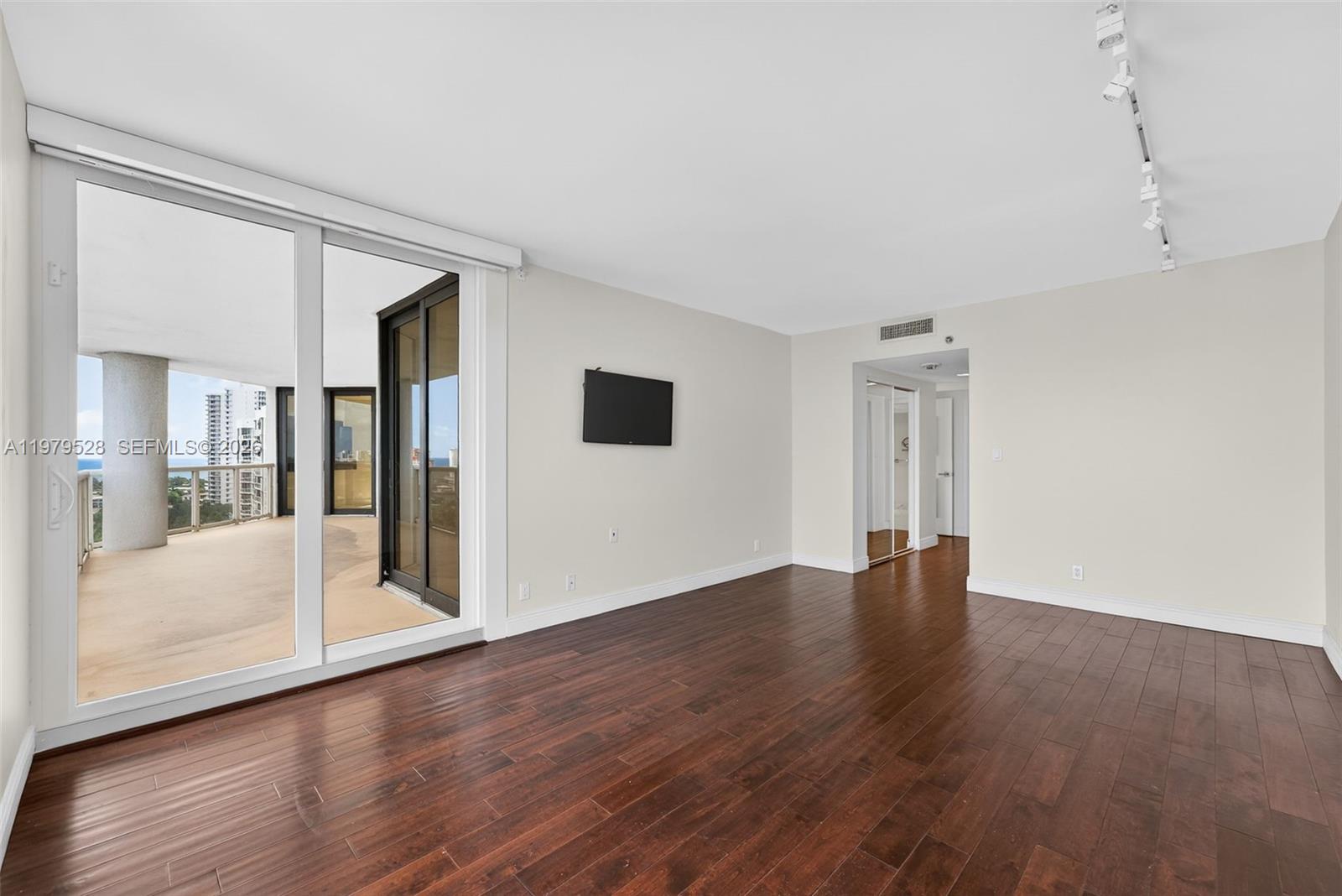 3600 Yacht Clb Dr #1802 Aventura, FL 33180