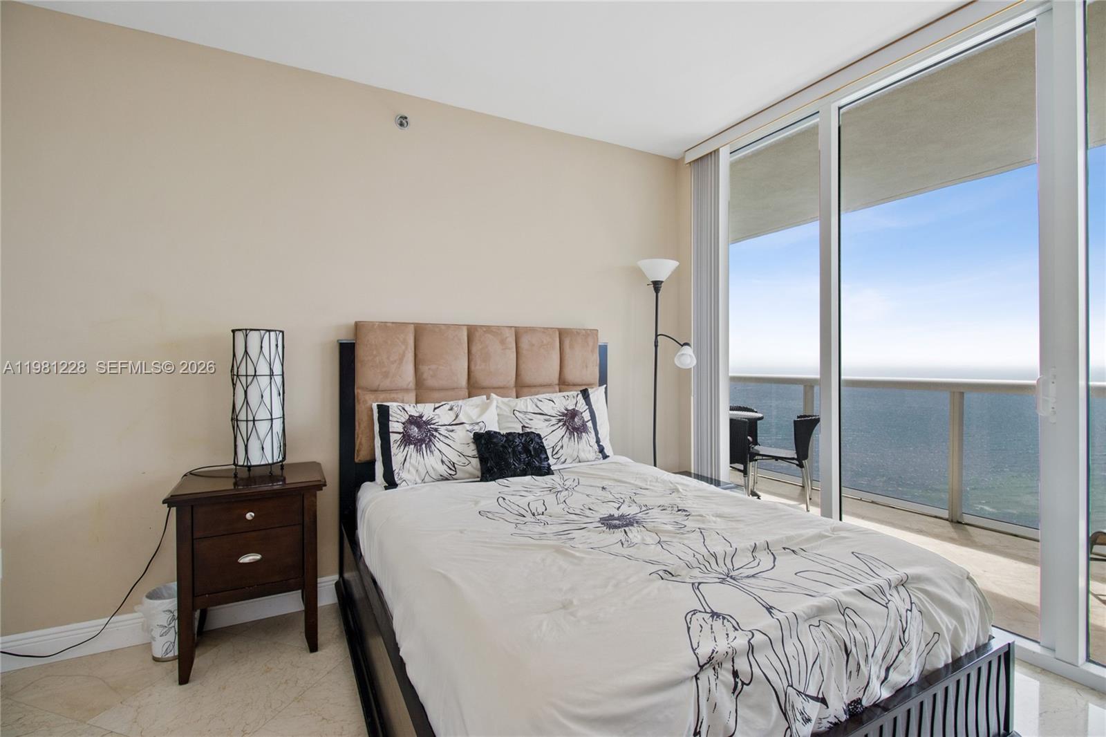 image Beach Club 210