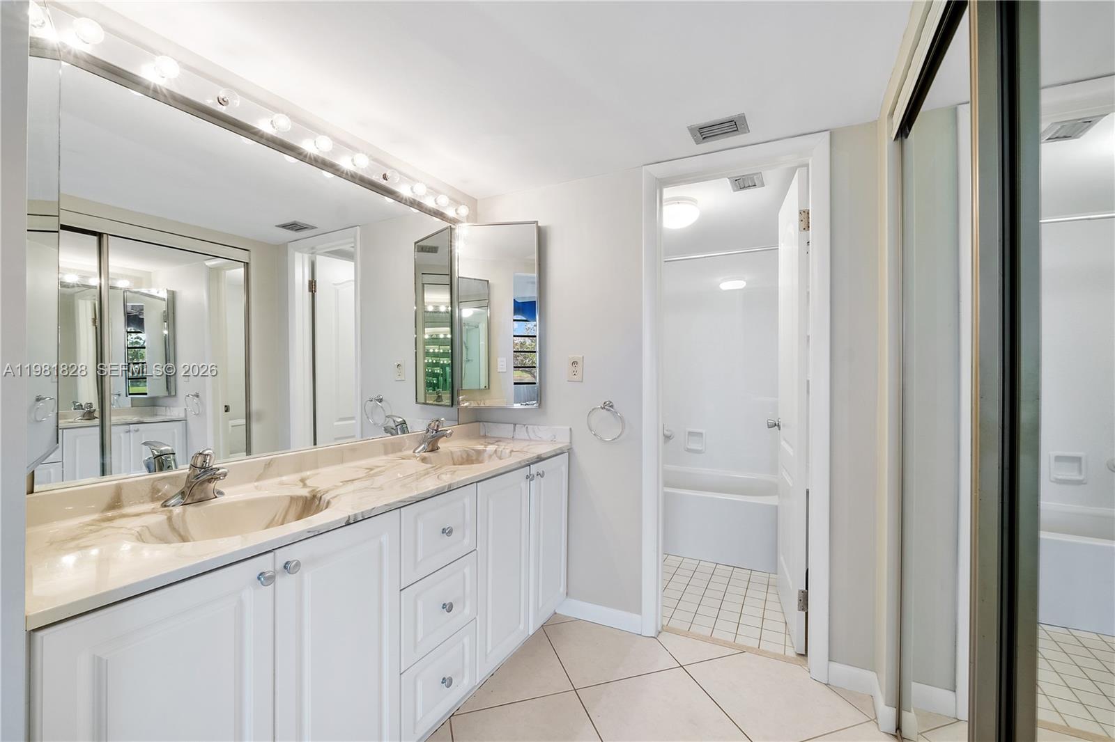 1101 Colony Pt Cir #101 Pembroke Pines, FL 33026