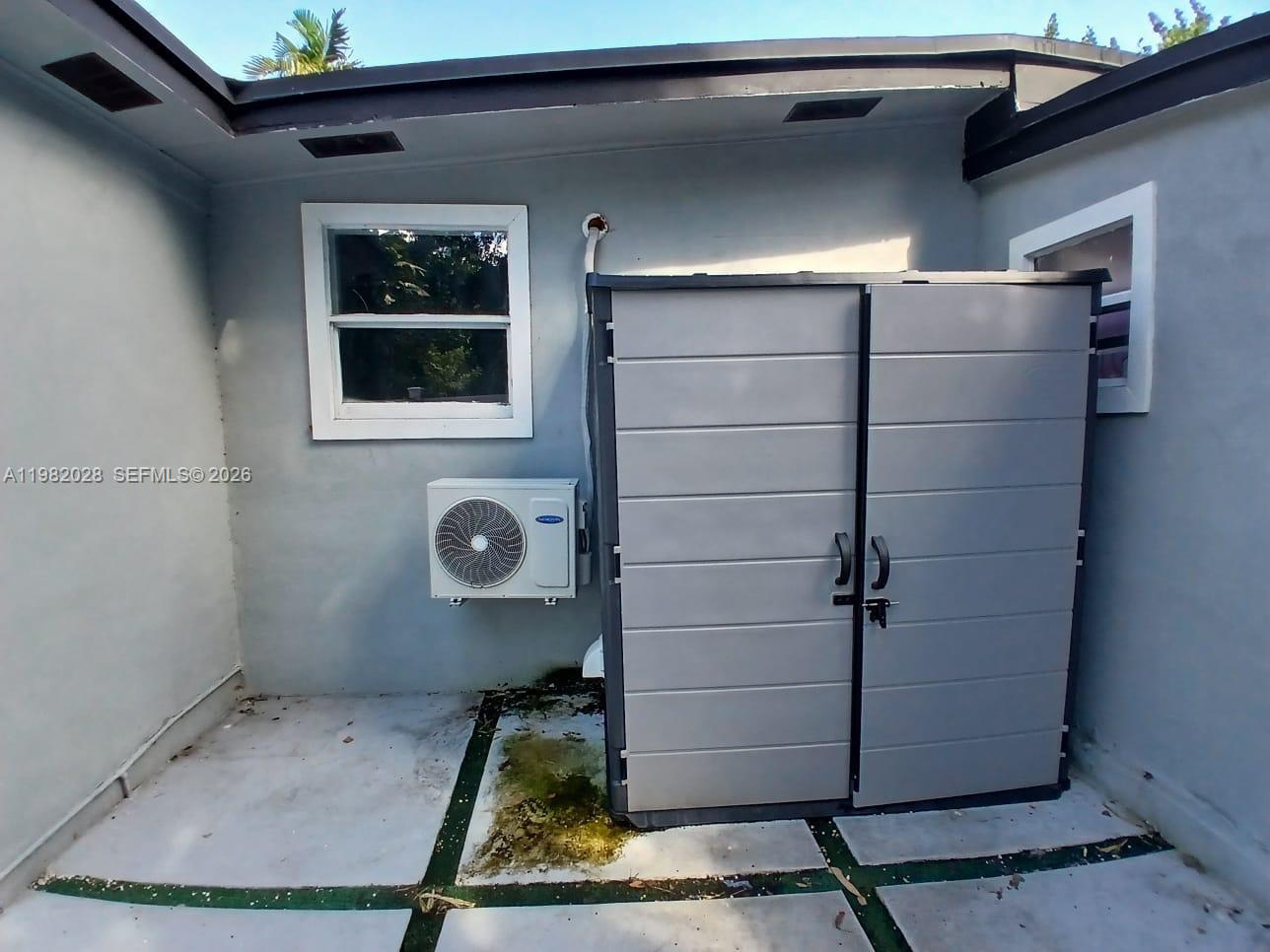 1053 NE 149th St Miami, FL 33161