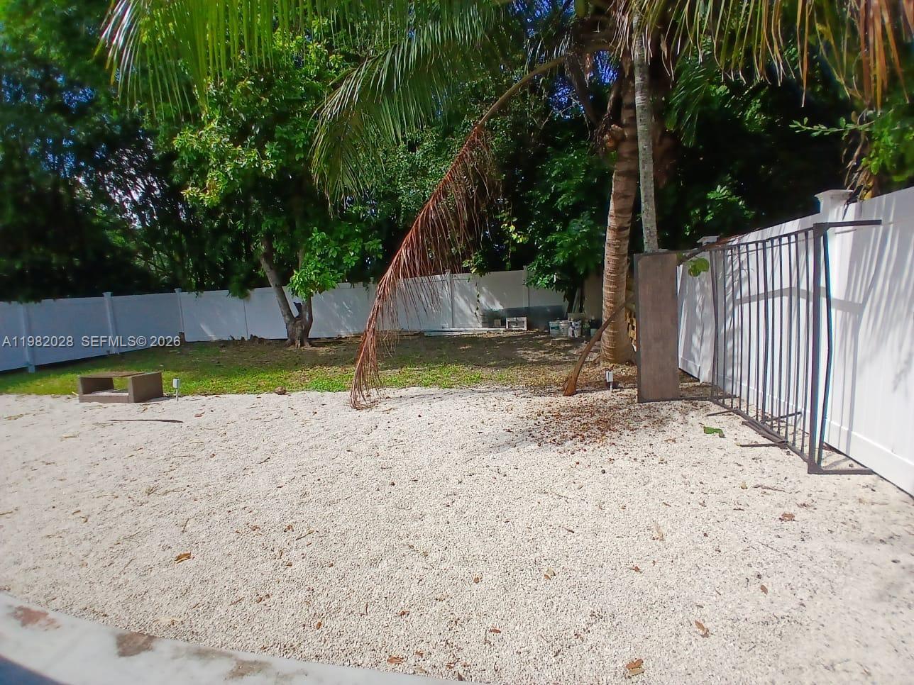 1053 NE 149th St Miami, FL 33161