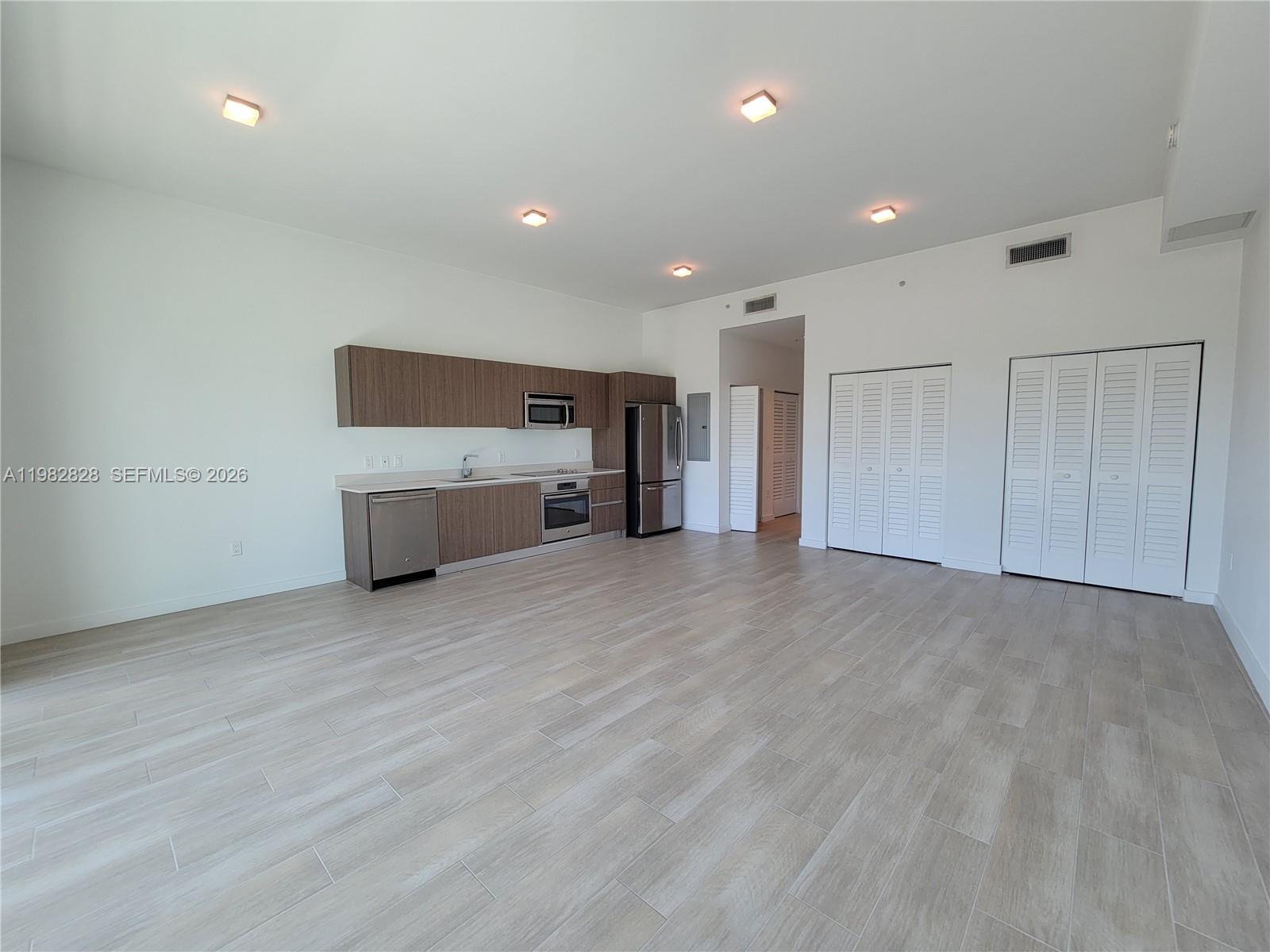 1600 SW 1st Ave #411 Miami, FL 33129