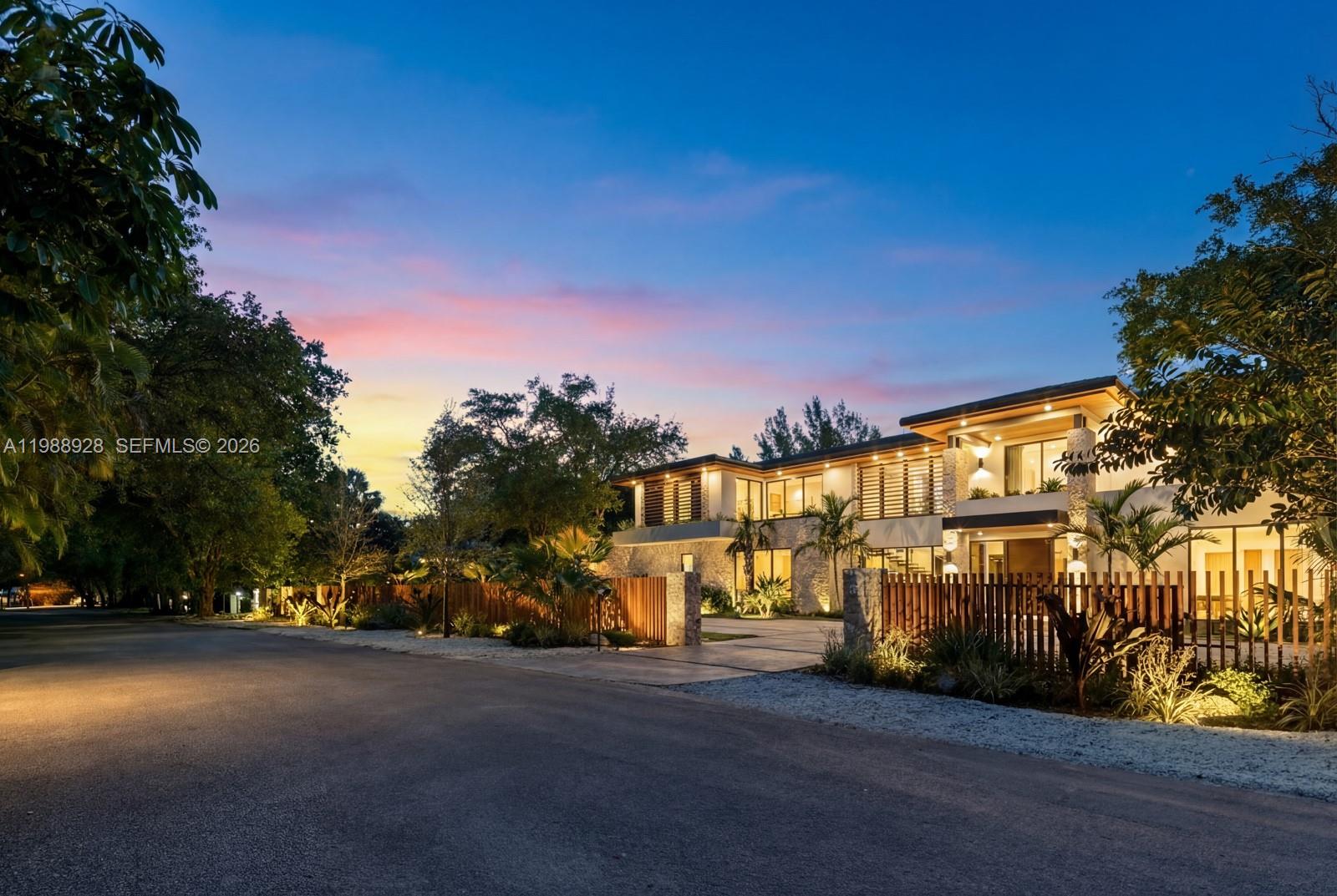 5545 SW 81st Ter Miami, FL 33143