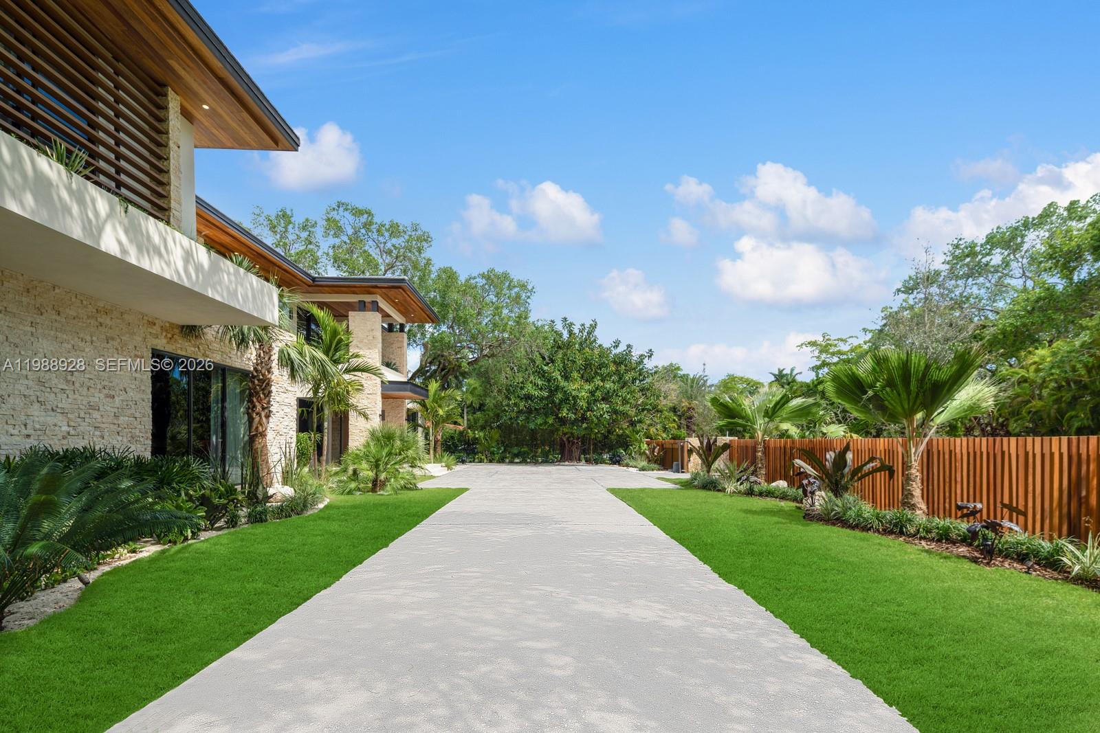 5545 SW 81st Ter Miami, FL 33143