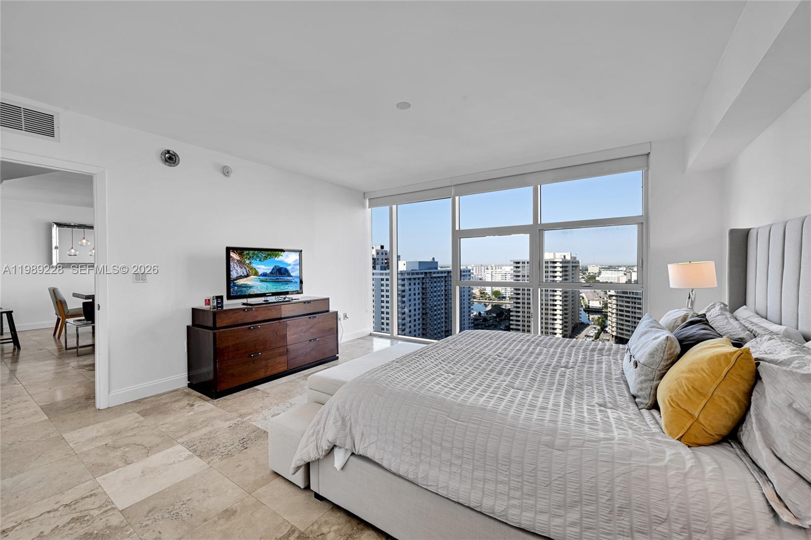 image Beach Club 215