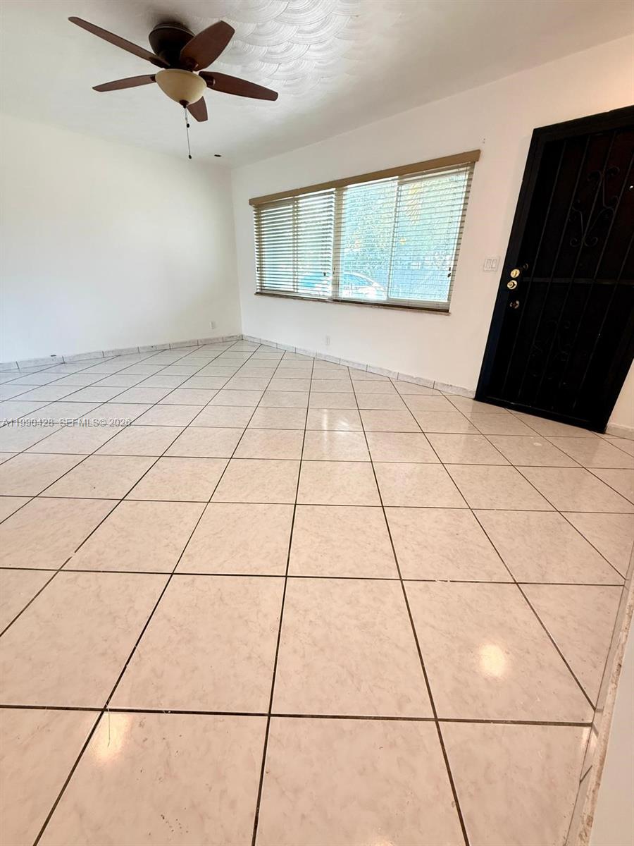 2458 Plunkett St Hollywood, FL 33020