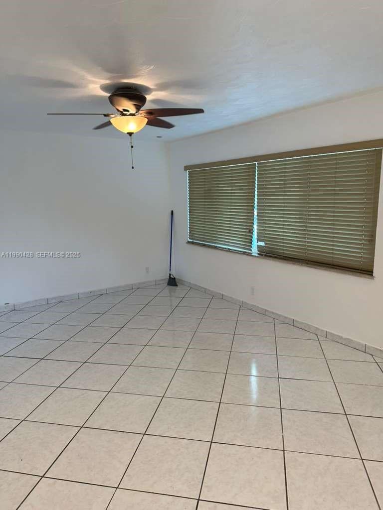 2458 Plunkett St Hollywood, FL 33020