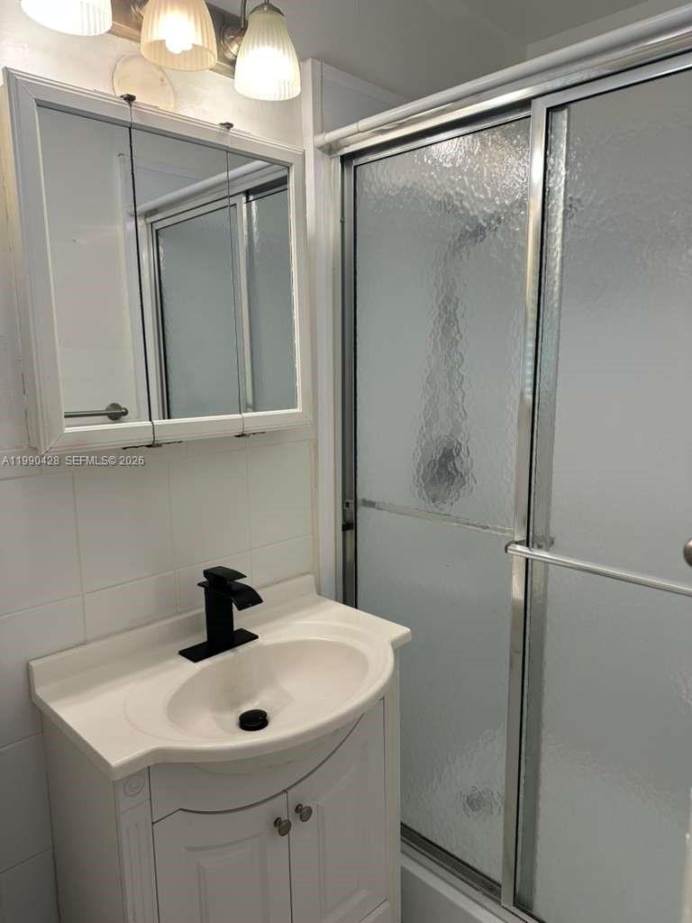 2458 Plunkett St Hollywood, FL 33020