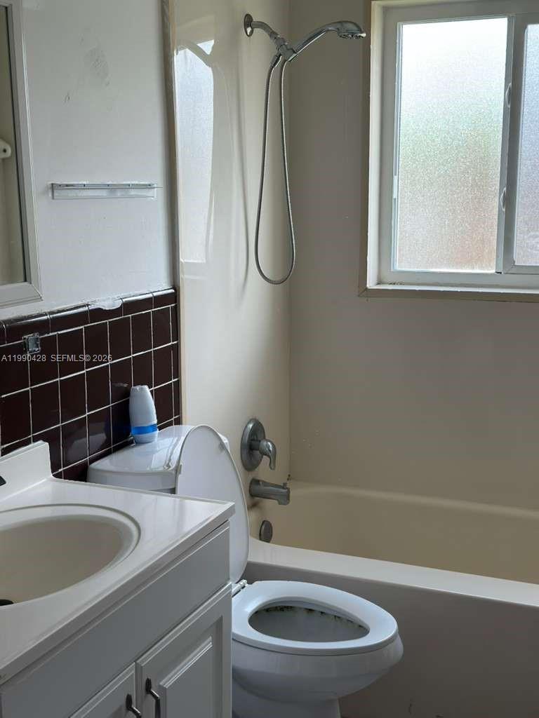 2458 Plunkett St Hollywood, FL 33020