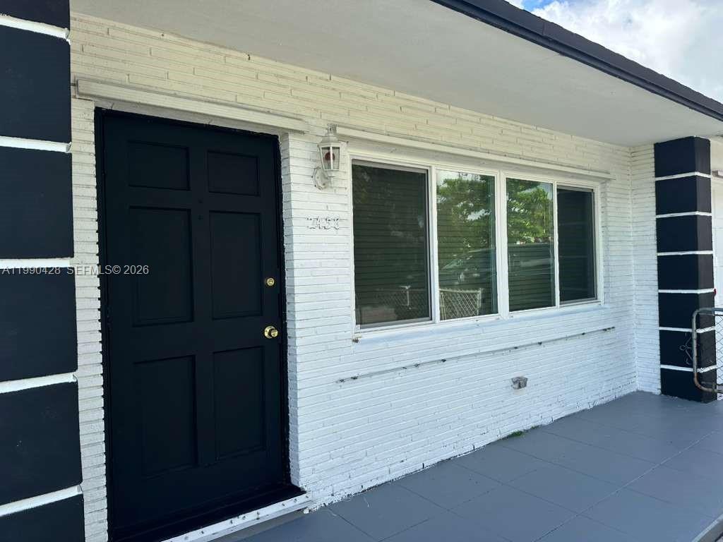 2458 Plunkett St Hollywood, FL 33020