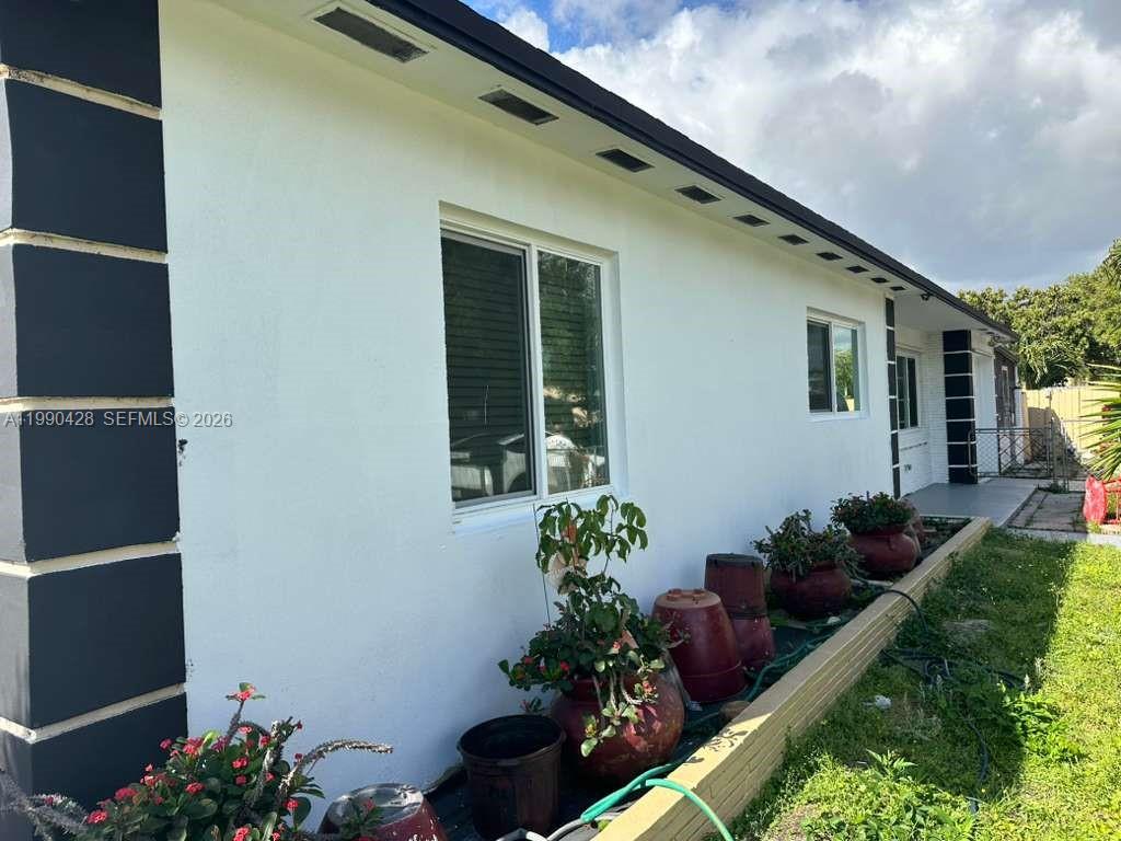 2458 Plunkett St Hollywood, FL 33020