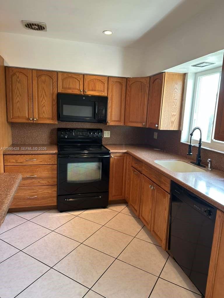 2458 Plunkett St Hollywood, FL 33020