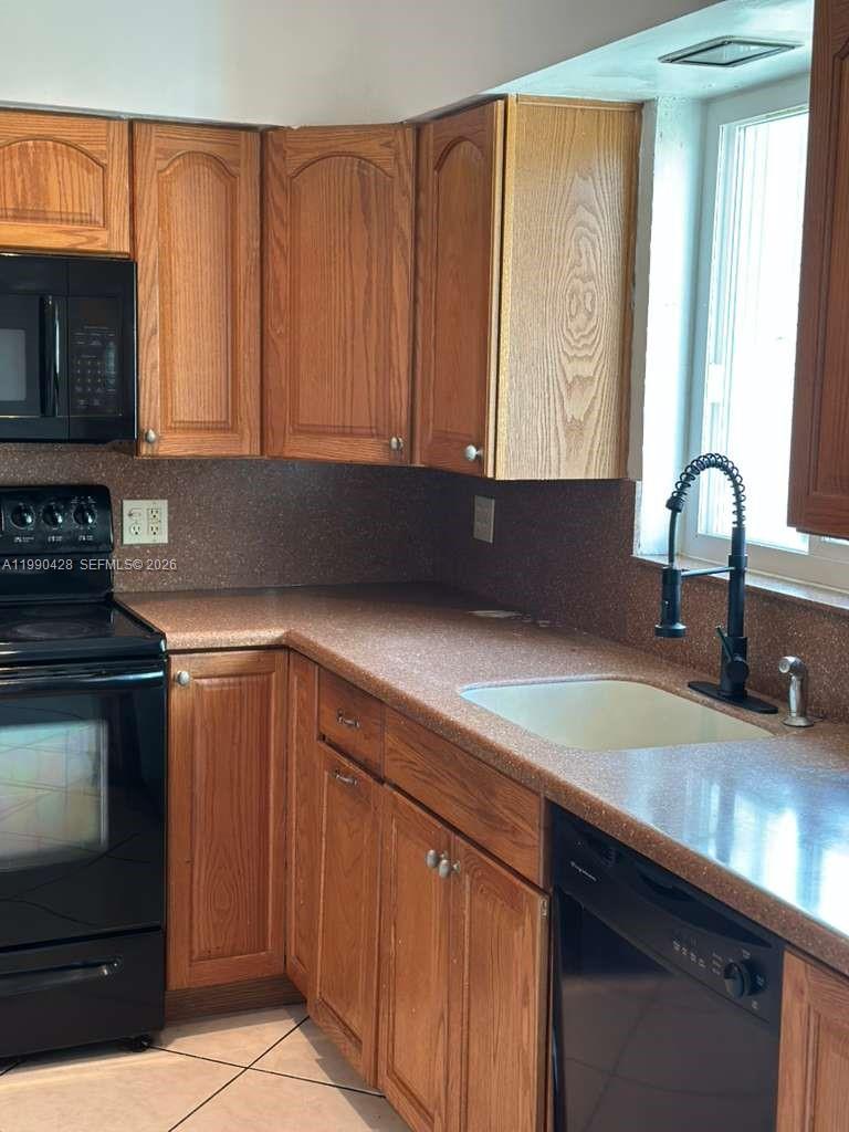 2458 Plunkett St Hollywood, FL 33020