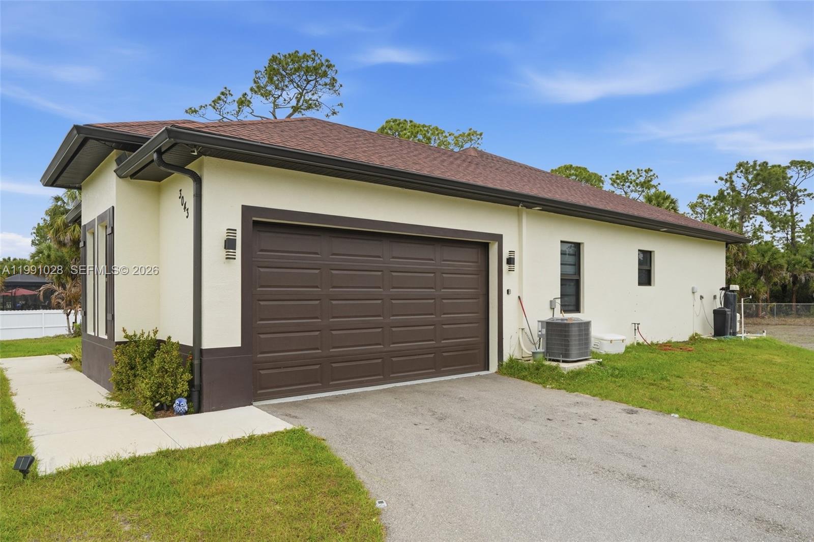 3043 18th Naples, FL 34120