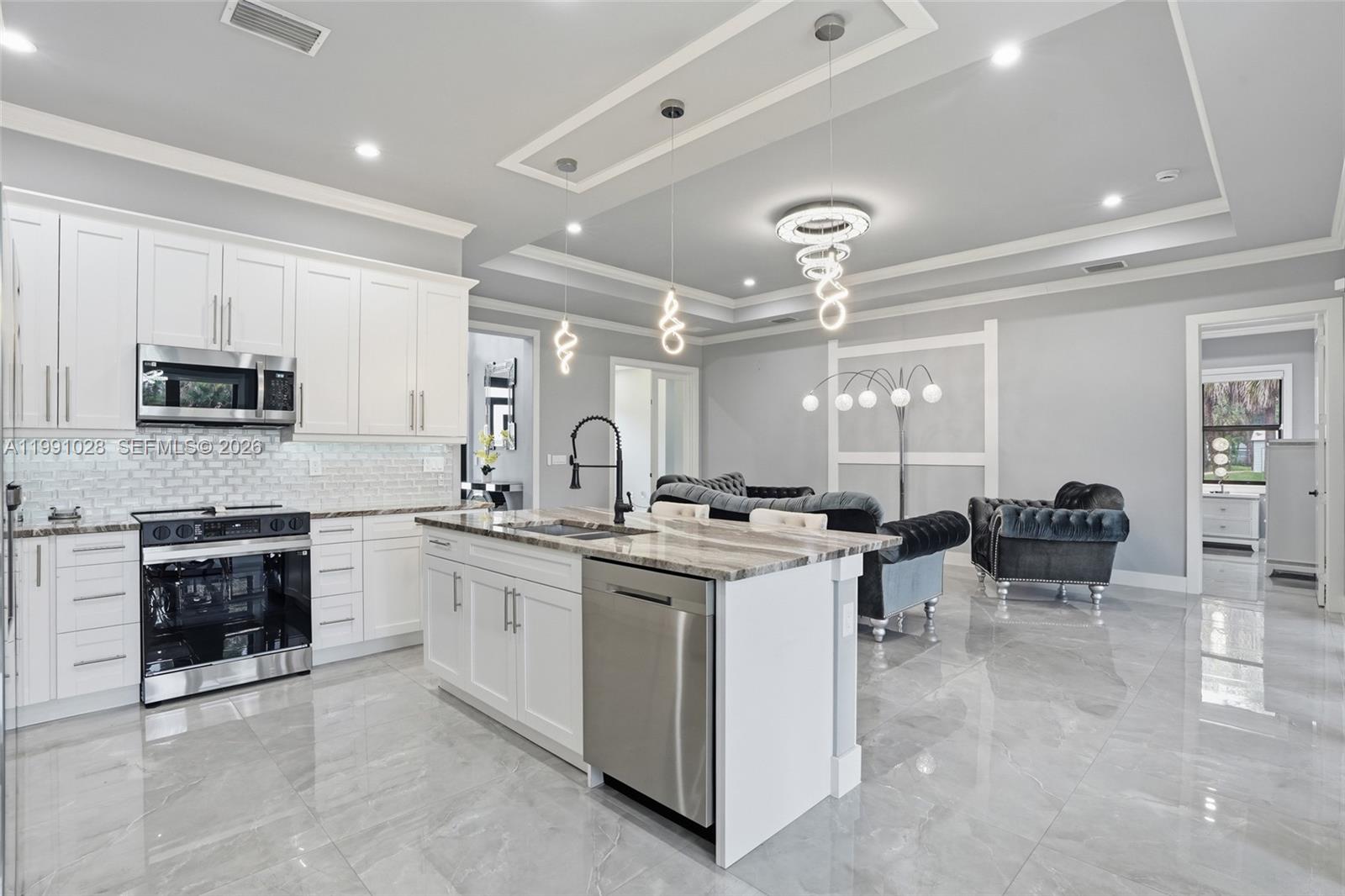 3043 18th Naples, FL 34120