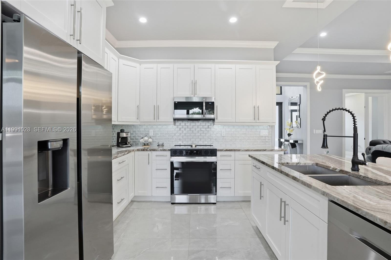 3043 18th Naples, FL 34120