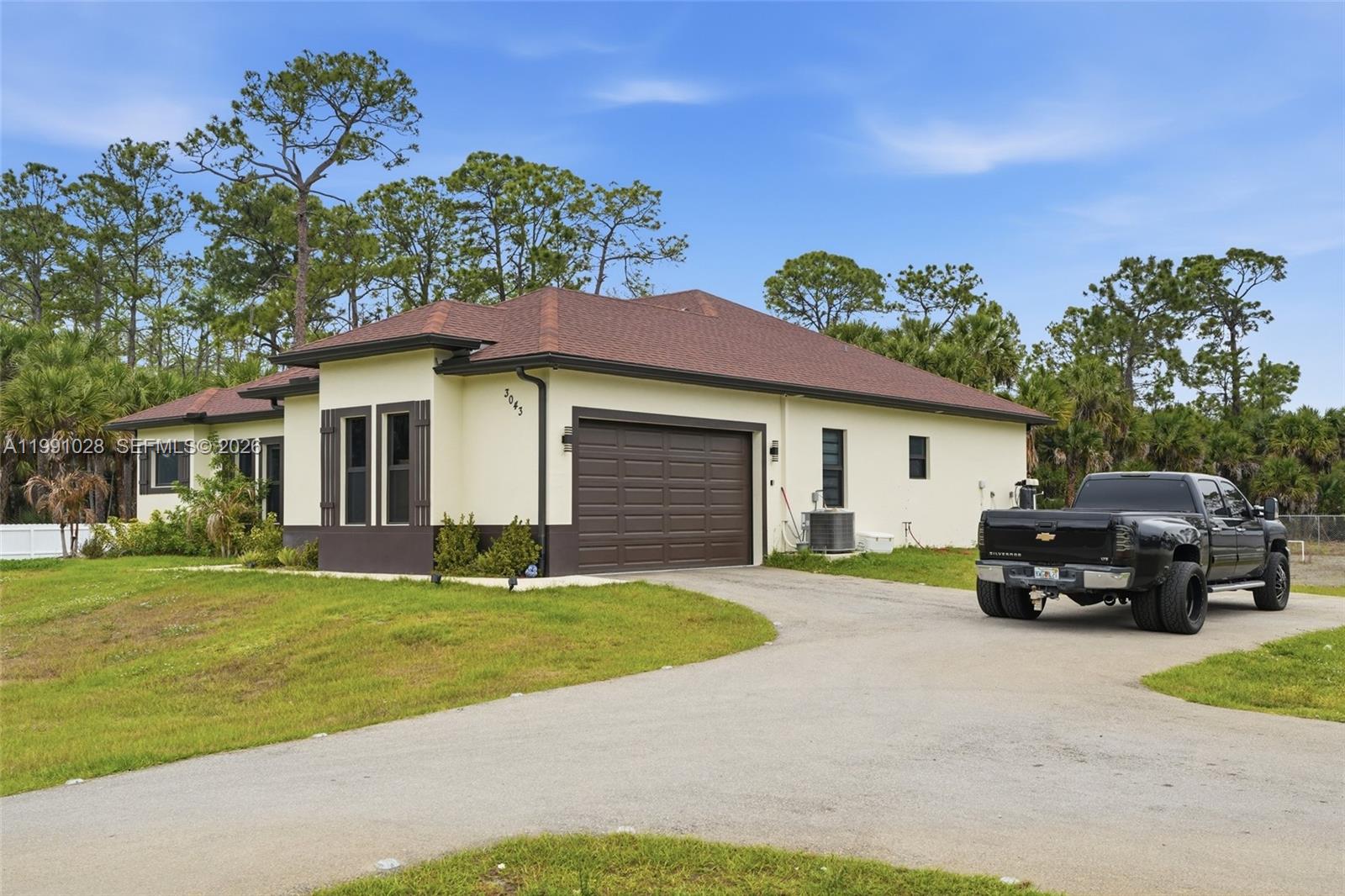 3043 18th Naples, FL 34120