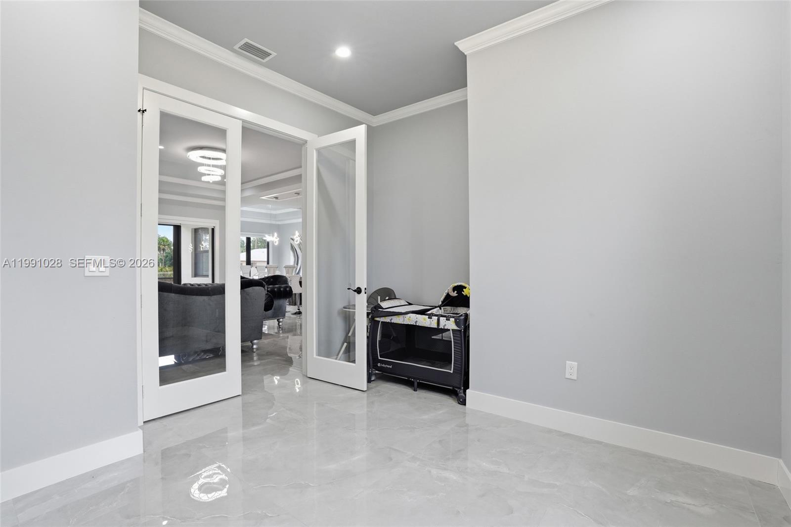 3043 18th Naples, FL 34120