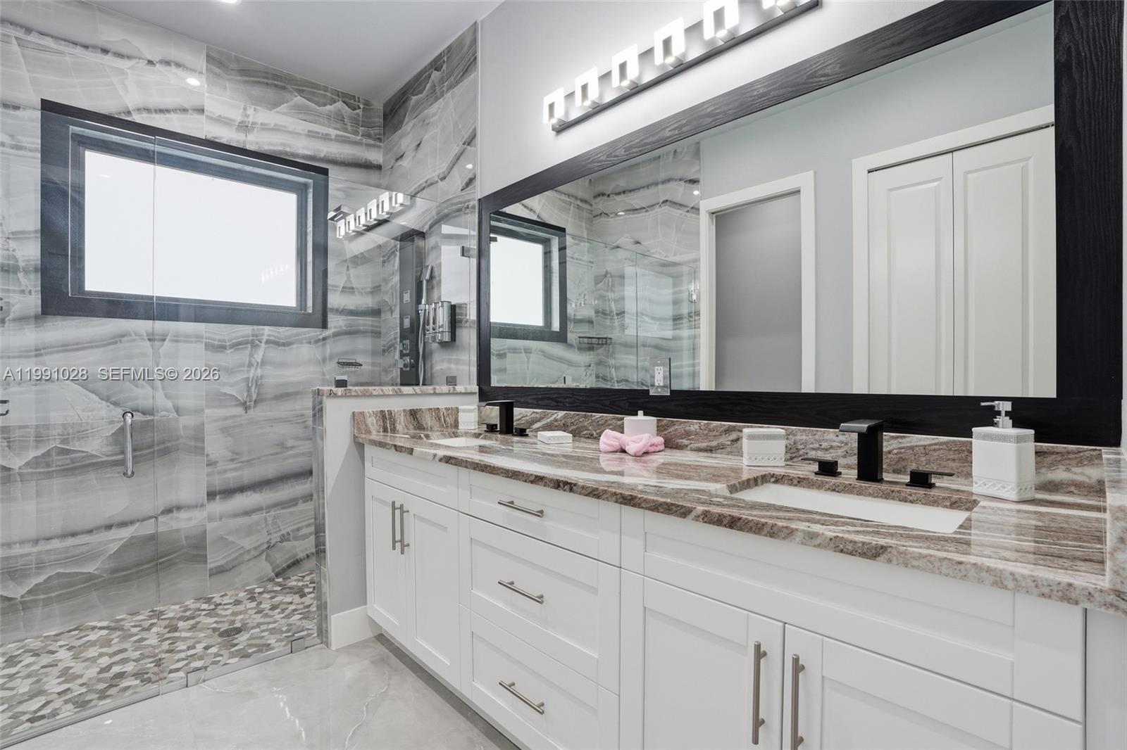 3043 18th Naples, FL 34120