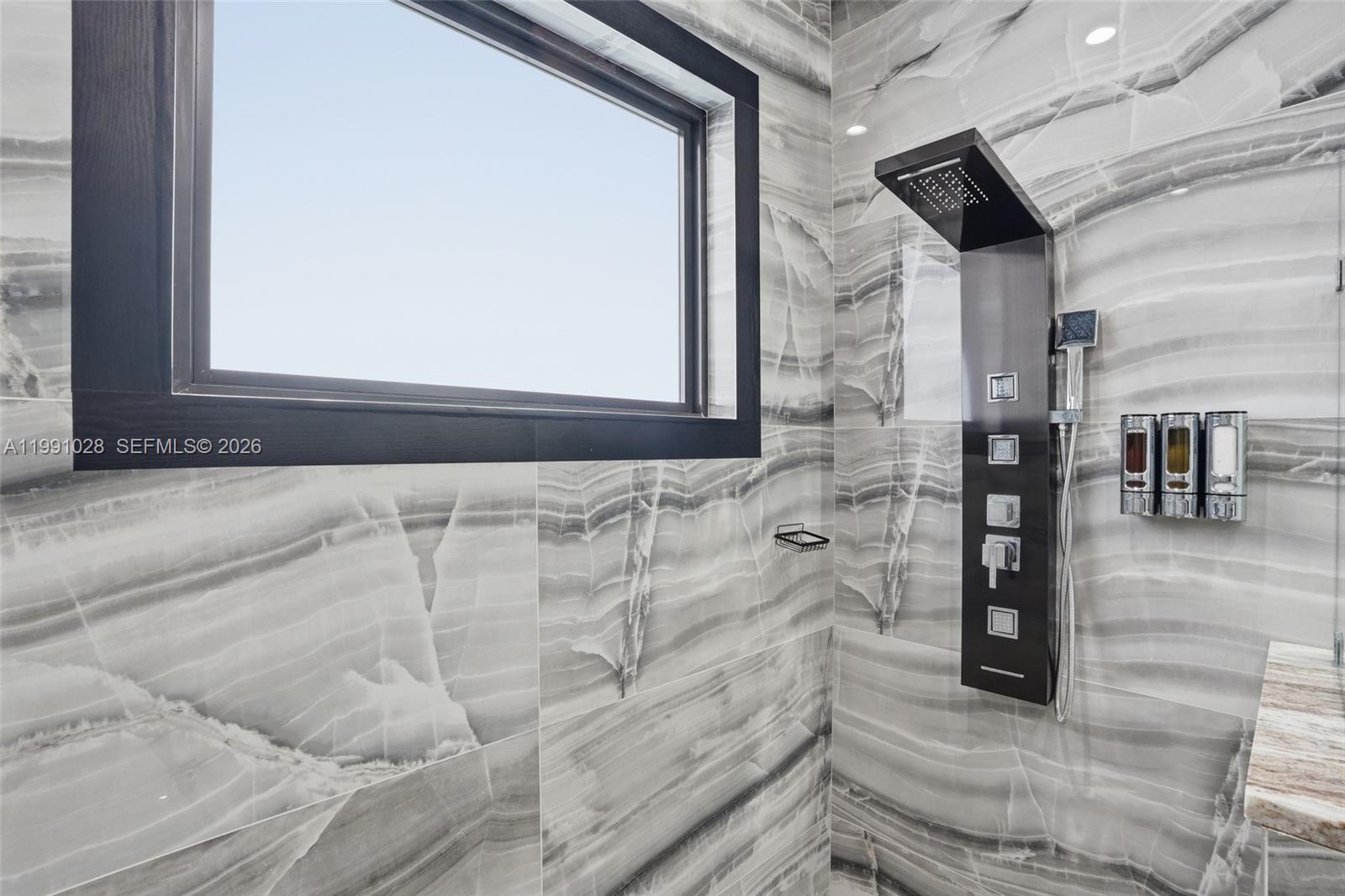 3043 18th Naples, FL 34120