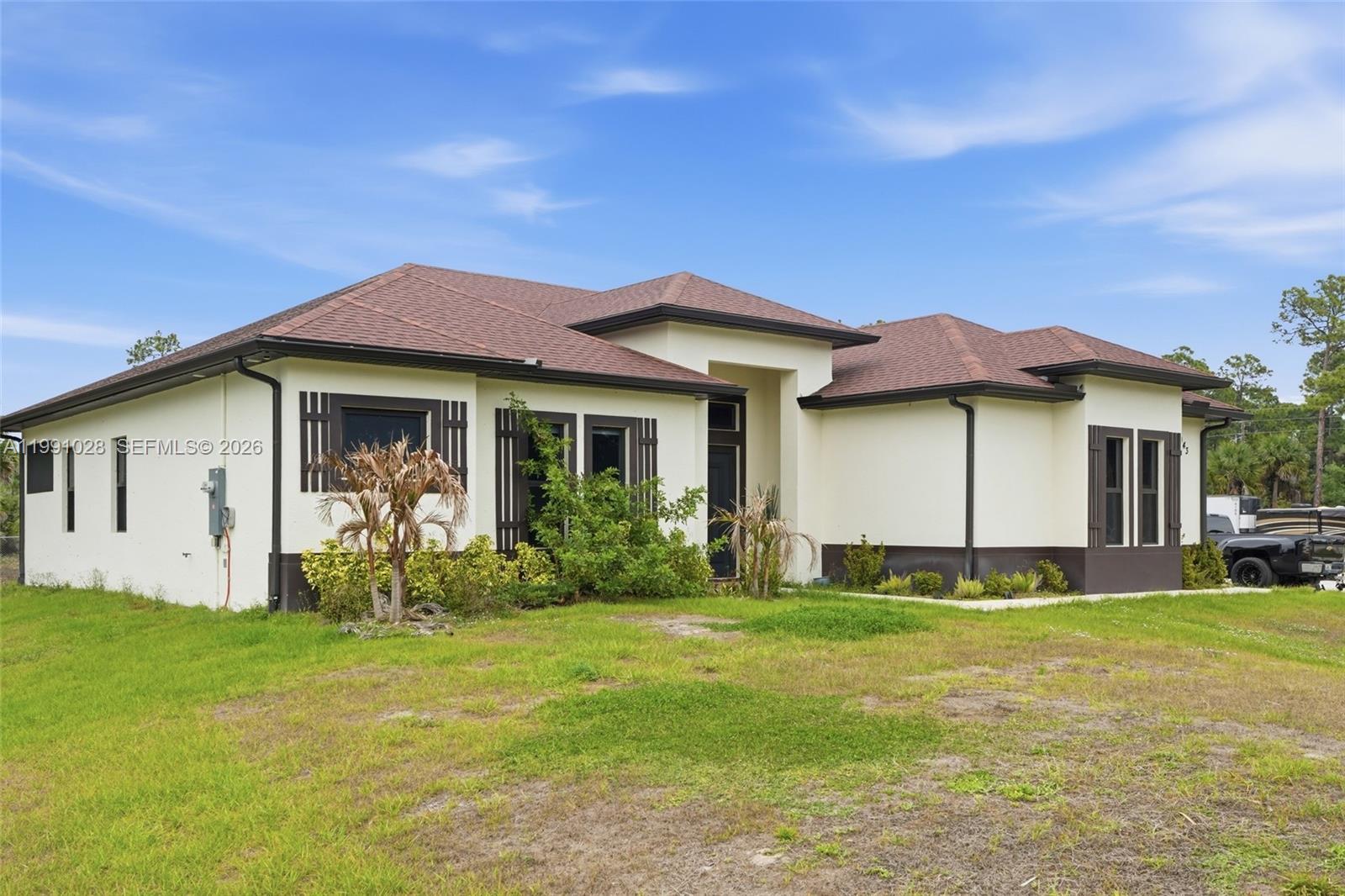 3043 18th Naples, FL 34120