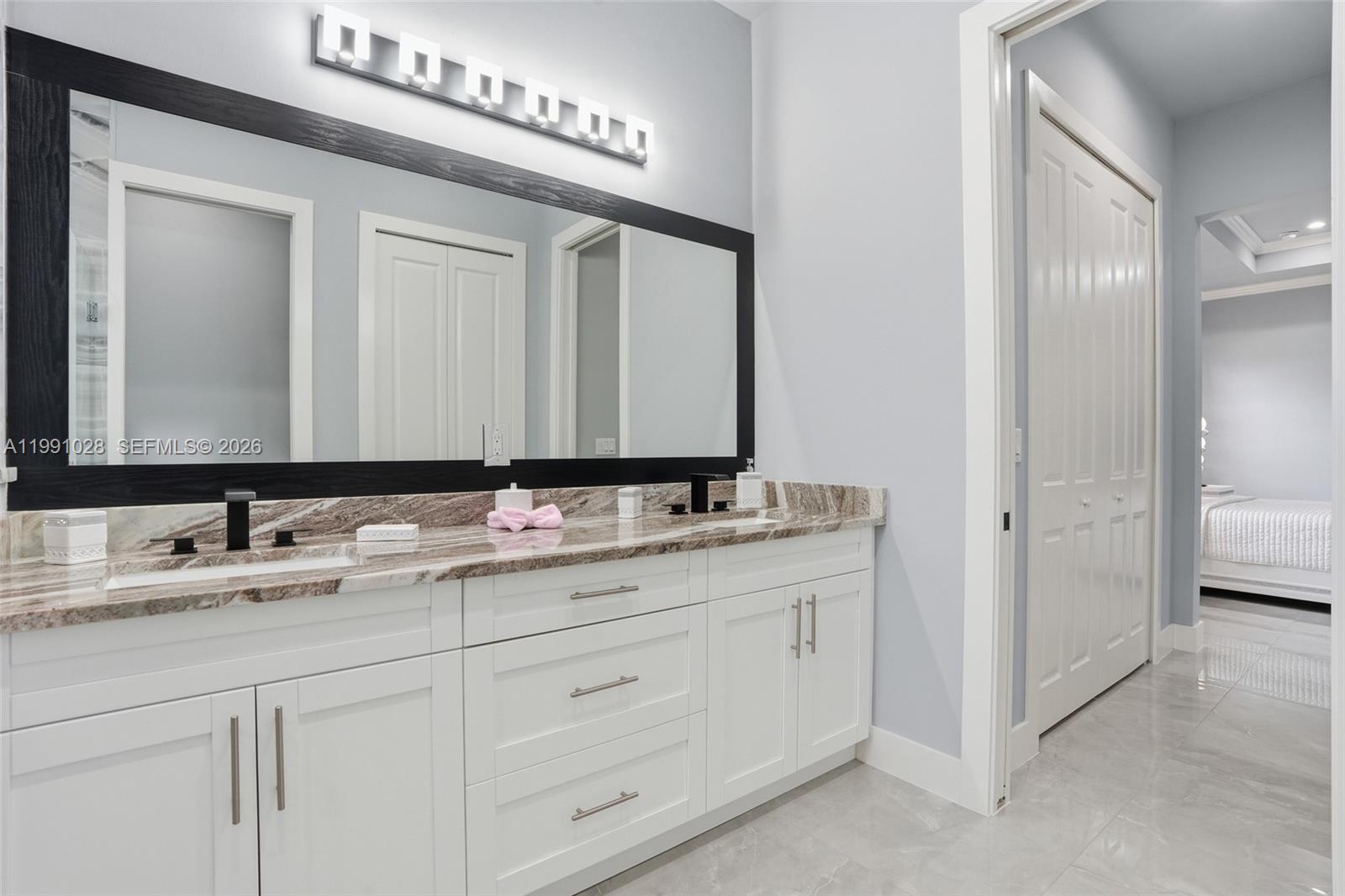 3043 18th Naples, FL 34120