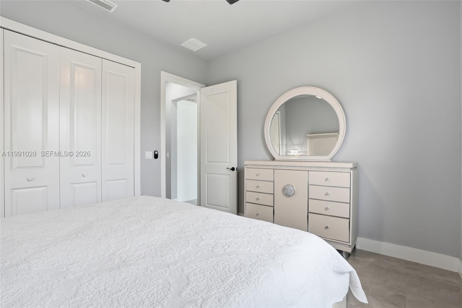 3043 18th Naples, FL 34120