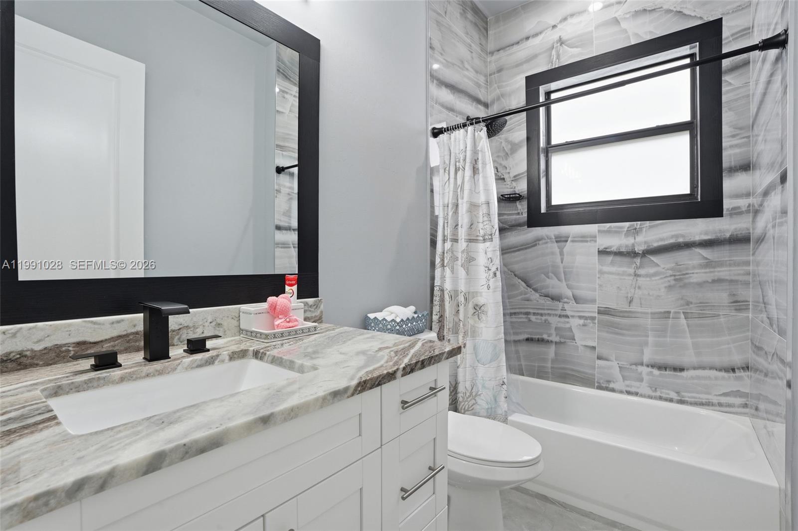 3043 18th Naples, FL 34120