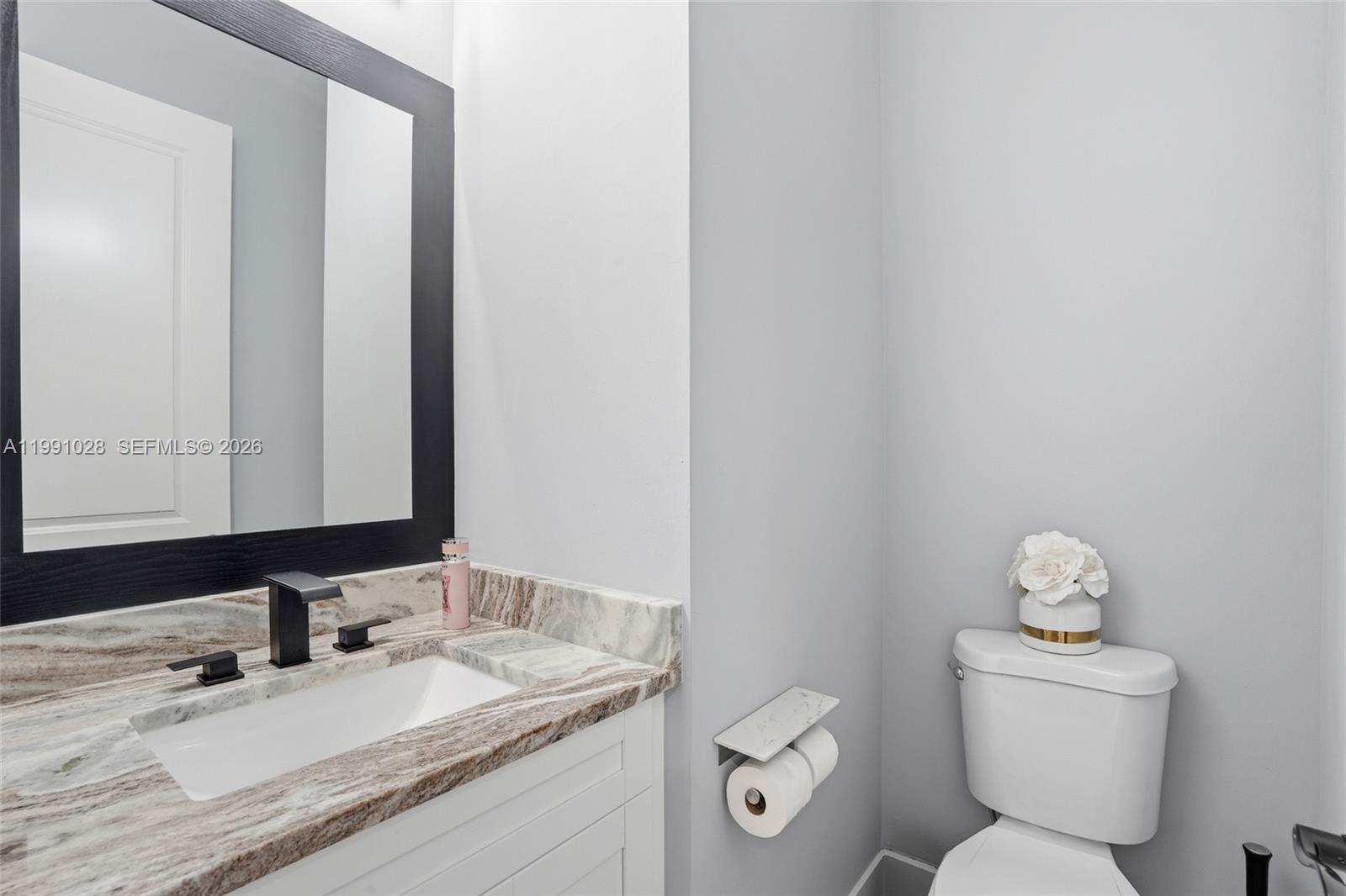 3043 18th Naples, FL 34120