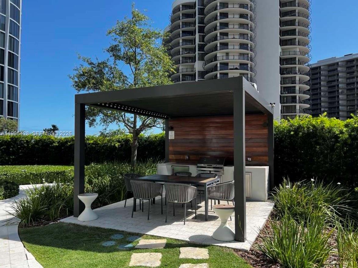 2831 S Bayshore Dr #406 Miami, FL 33133