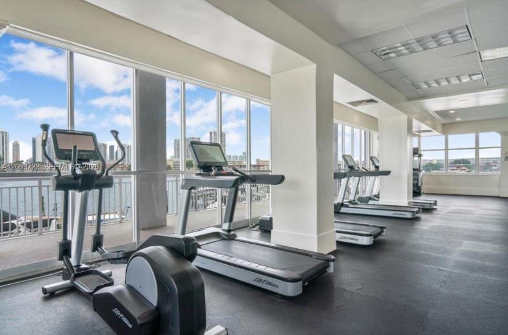 18041 Biscayne Blvd #PH01 Aventura, FL 33160