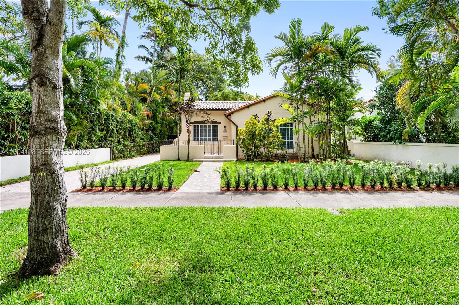 2413 N Greenway Dr