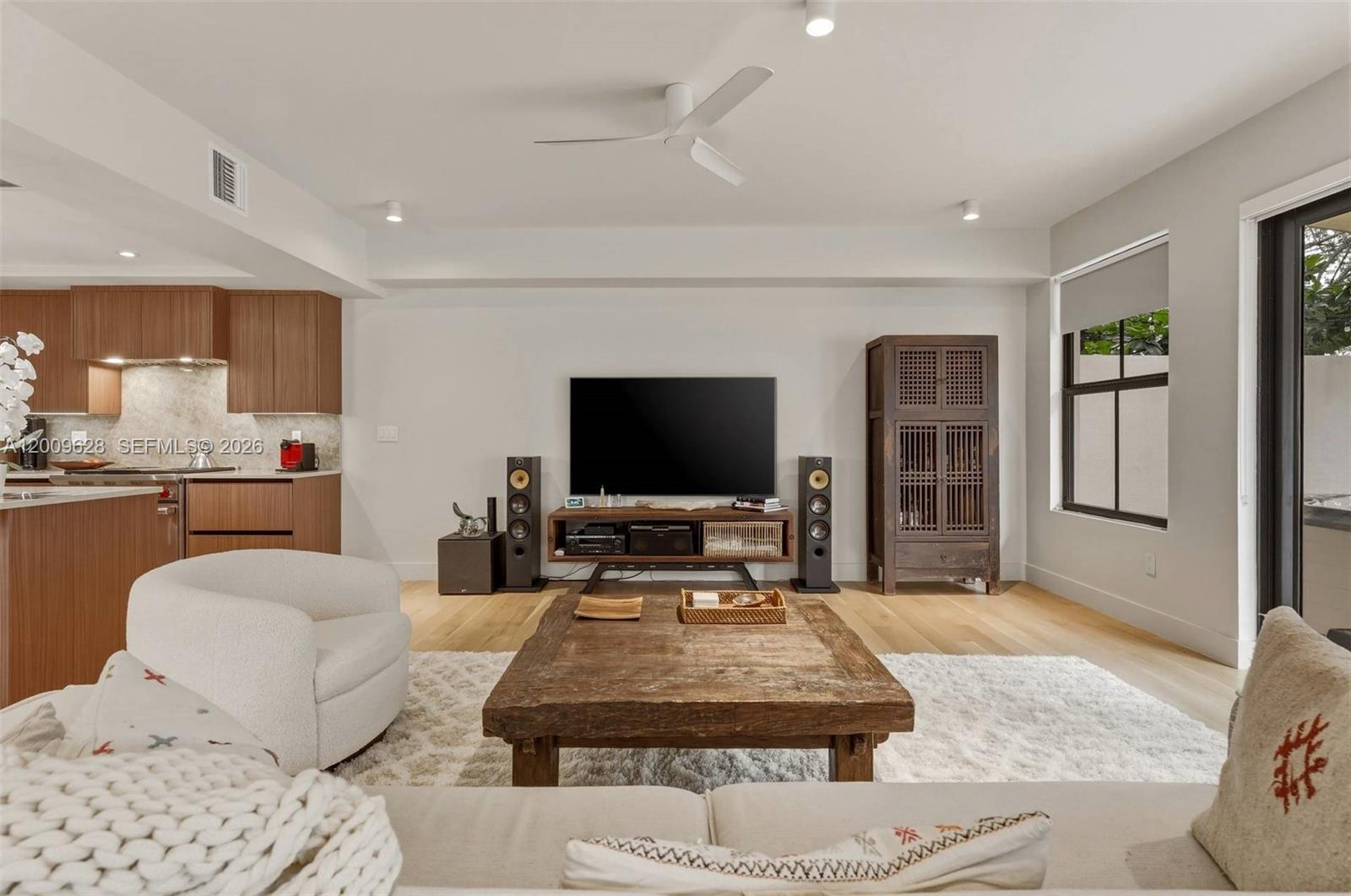 3036 Mcdonald St Miami, FL 33133