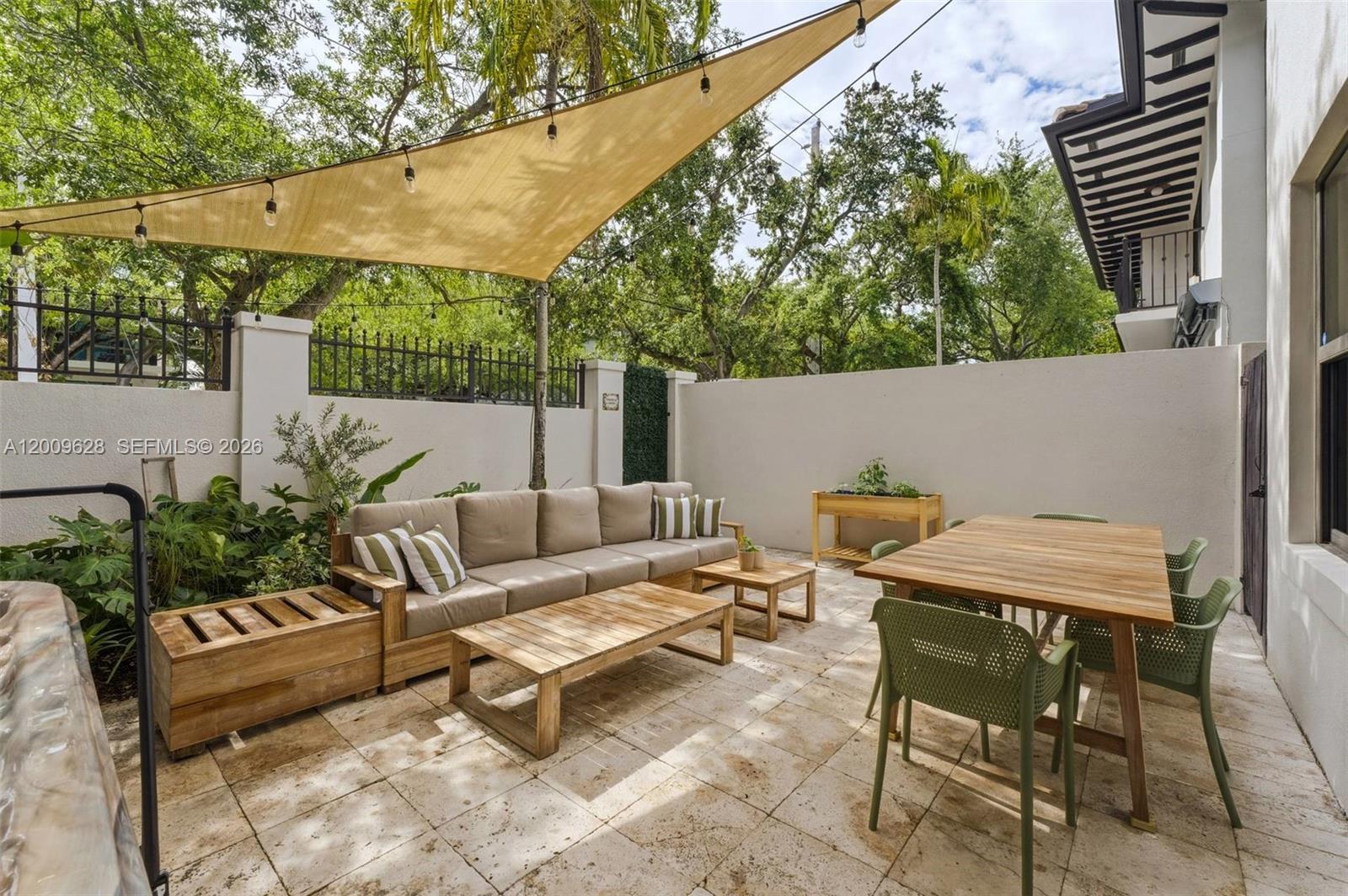 3036 Mcdonald St Miami, FL 33133