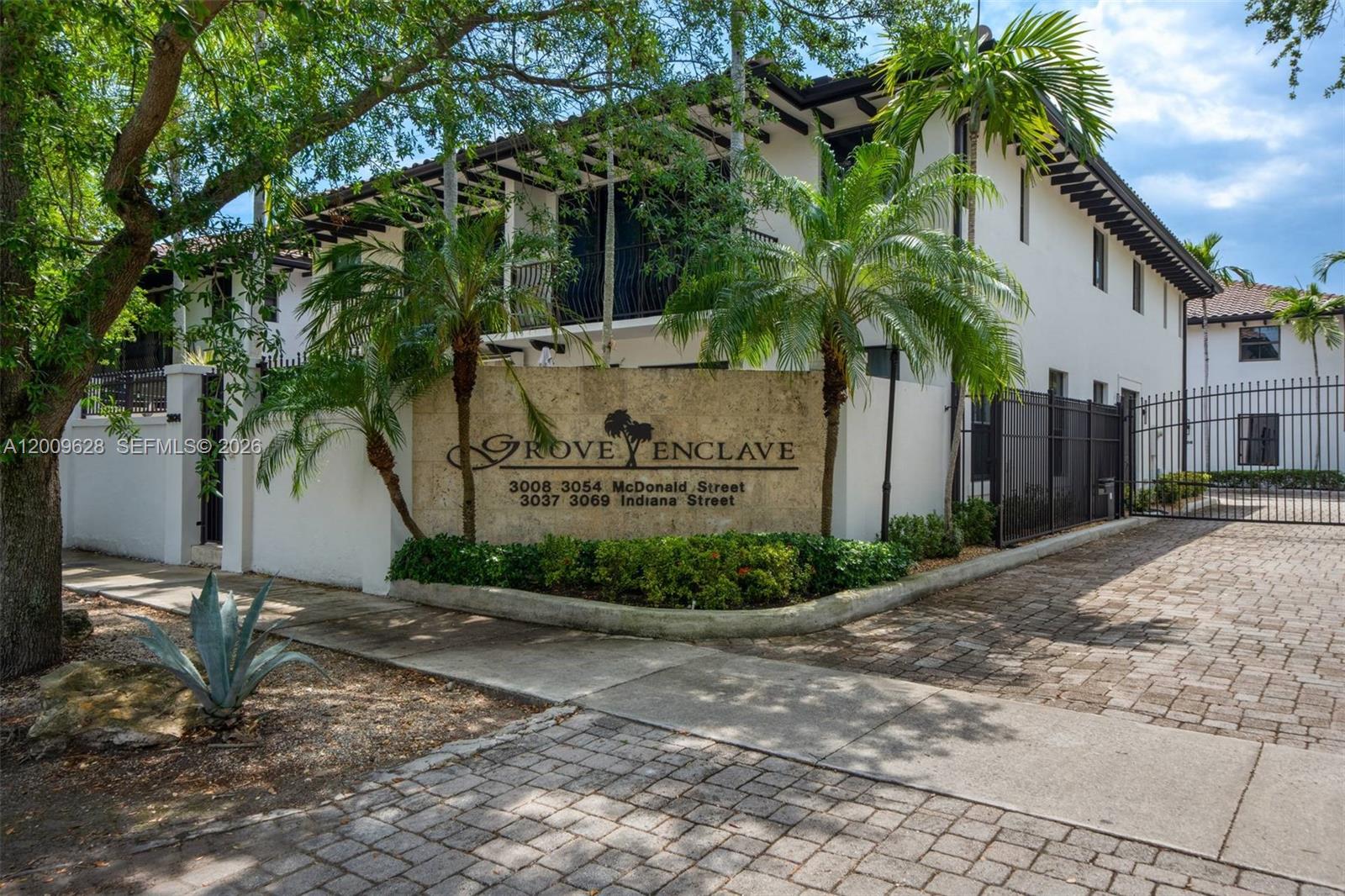 3036 Mcdonald St Miami, FL 33133