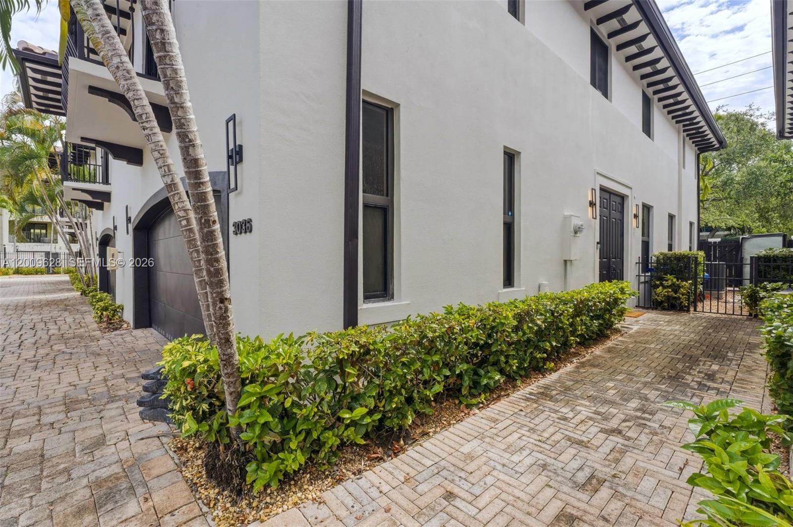3036 Mcdonald St Miami, FL 33133