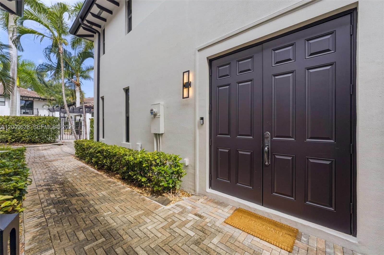 3036 Mcdonald St Miami, FL 33133