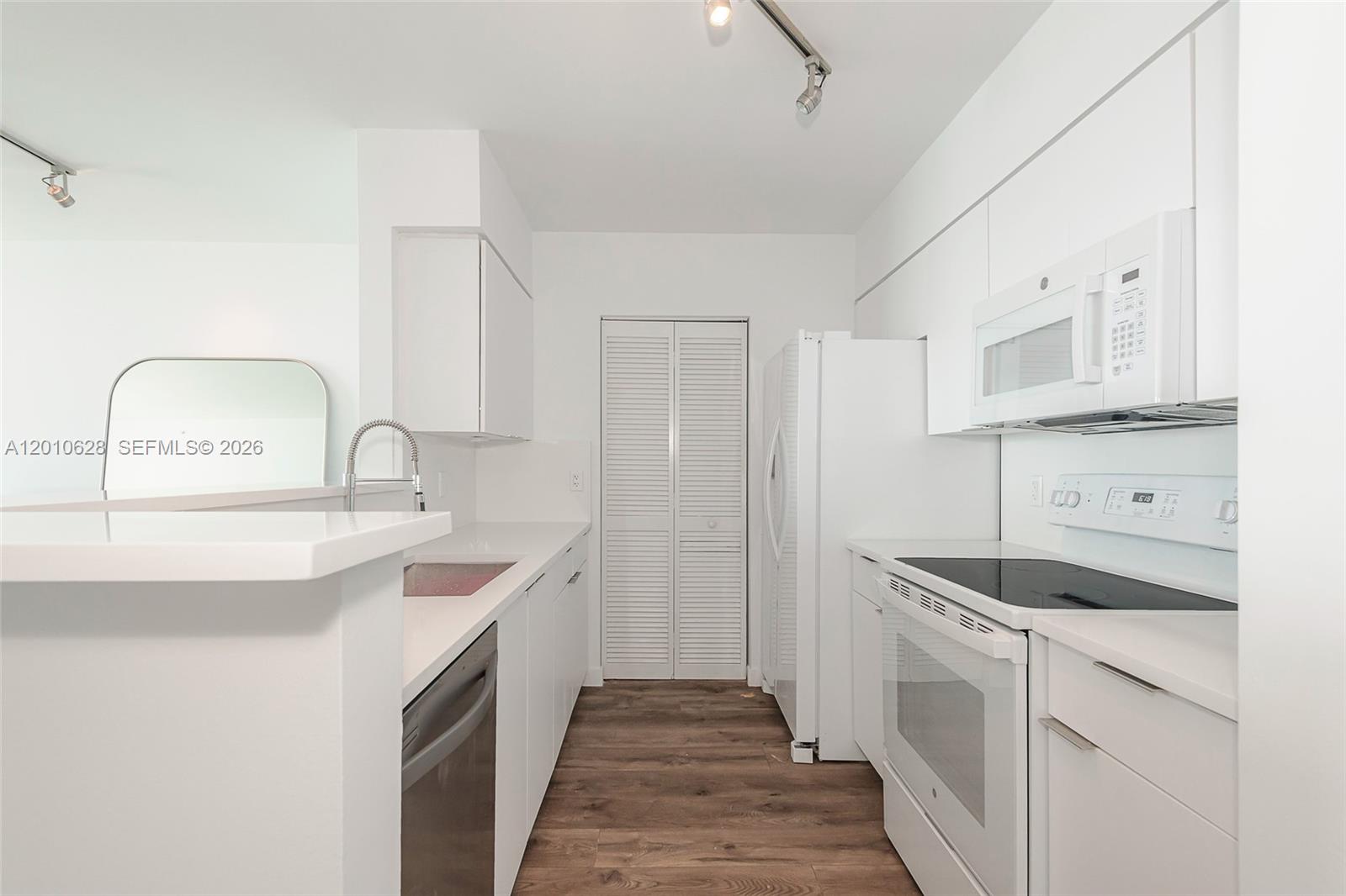 90 Alton Rd #2106 Miami Beach, FL 33139